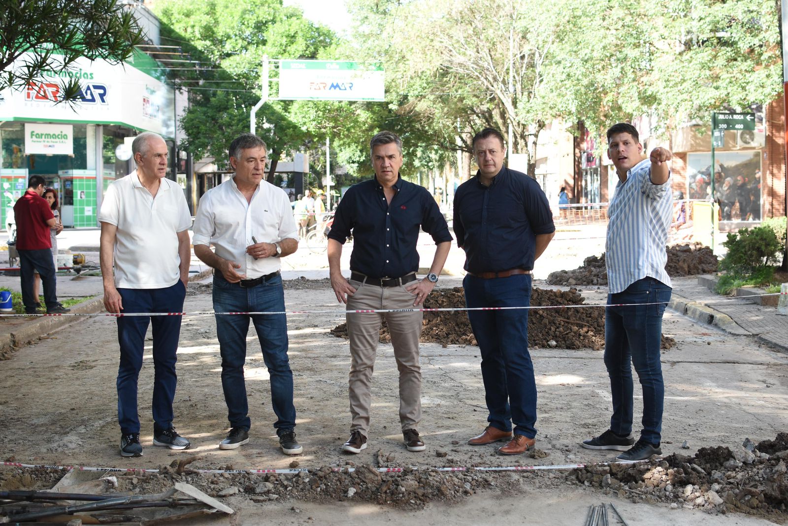 RESISTENCIA: EL GOBERNADOR ZDERO ACOMPAÑÓ AL INTENDENTE NIKISCH EN LA RECORRIDA POR LAS OBRAS DE BACHEO EN EL MICROCENTRO