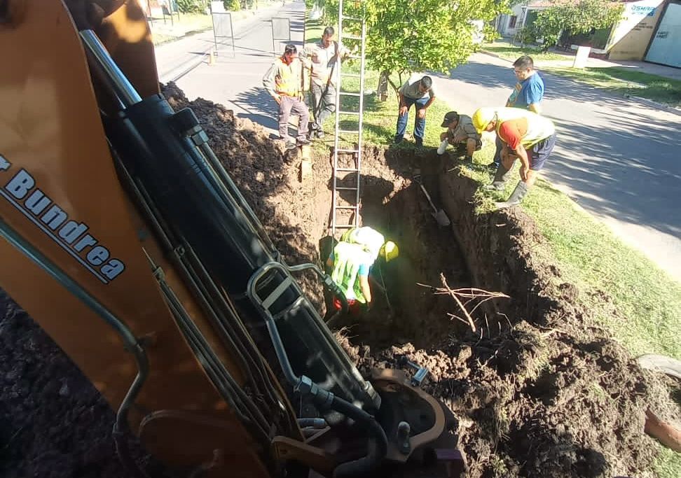 FIN DE SEMANA: SAMEEP SE ENCUENTRA REPARANDO CAÑERÍA MAESTRA EN RESISTENCIA