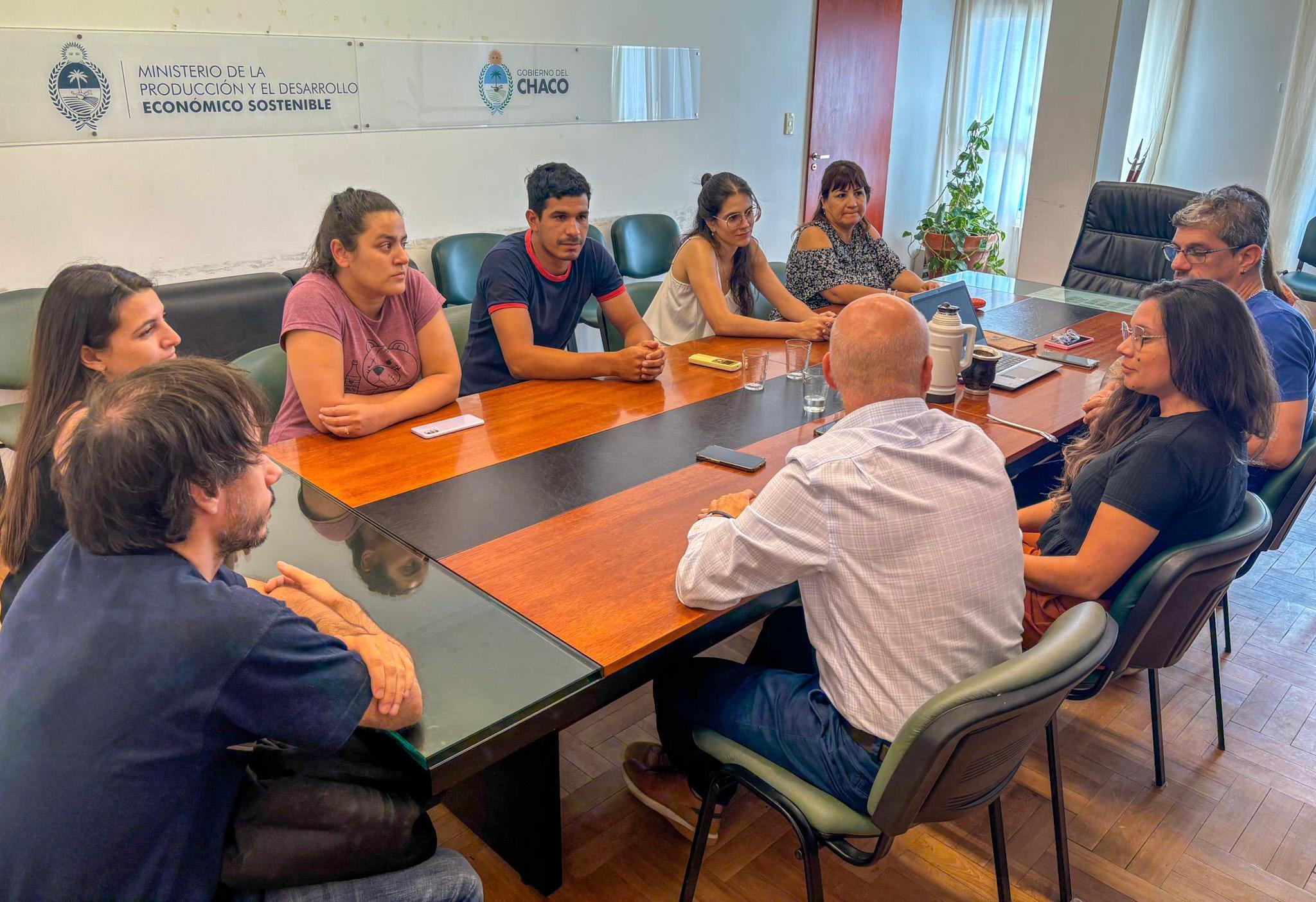 ACUERDO ENTRE EL MINISTERIO DE PRODUCCIÓN Y EL ICCTI PERMITIRÁ QUE PASANTES UNIVERSITARIOS SE SUMEN AL PROGRAMA AVICHACO