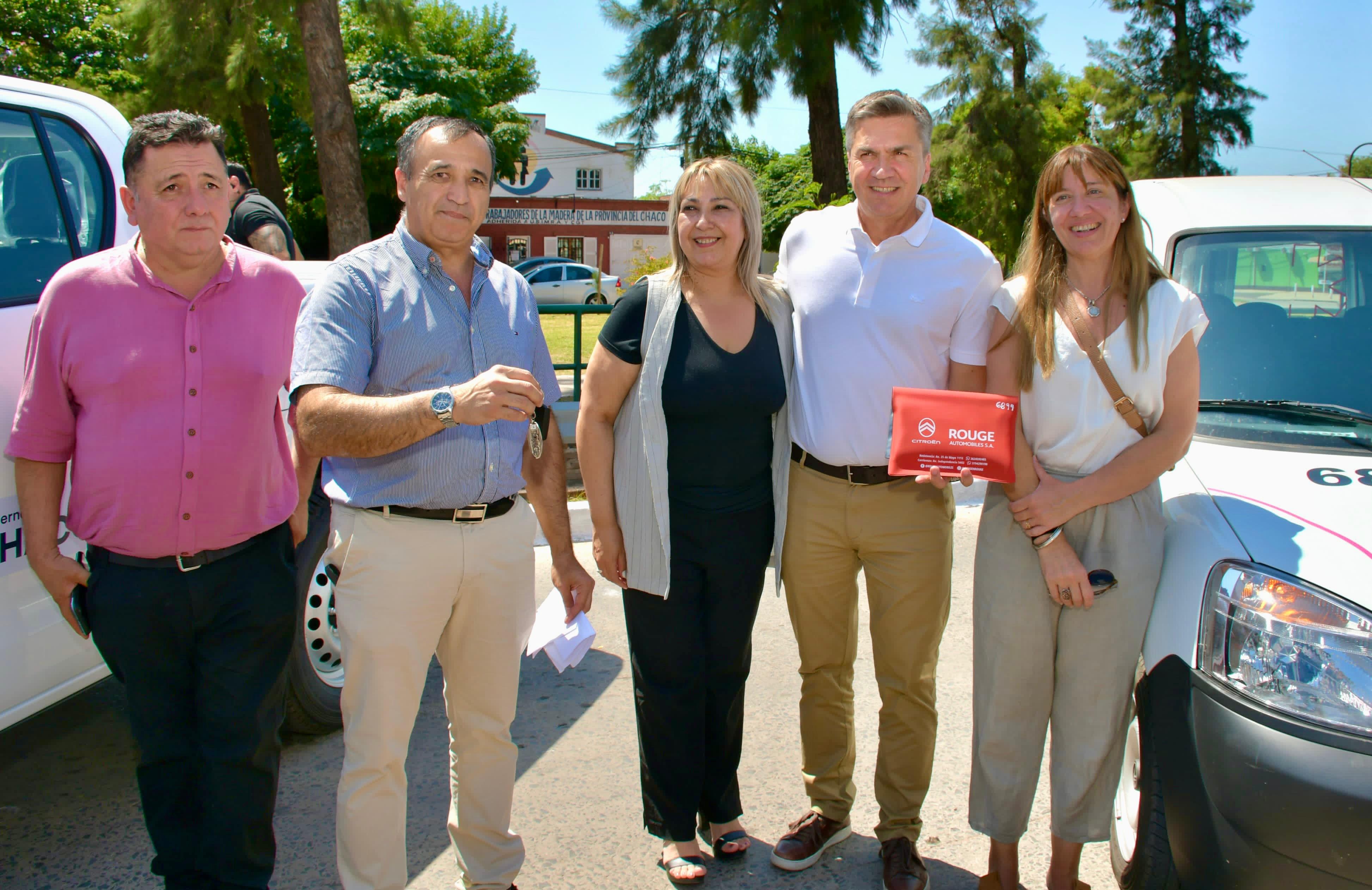 EL GOBERNADOR ZDERO ENTREGÓ NUEVAS AMBULANCIAS PARA LOS HOSPITALES DE TACO POZO, QUITILIPI, SÁENZ PEÑA Y PAMPA DEL INFIERNO