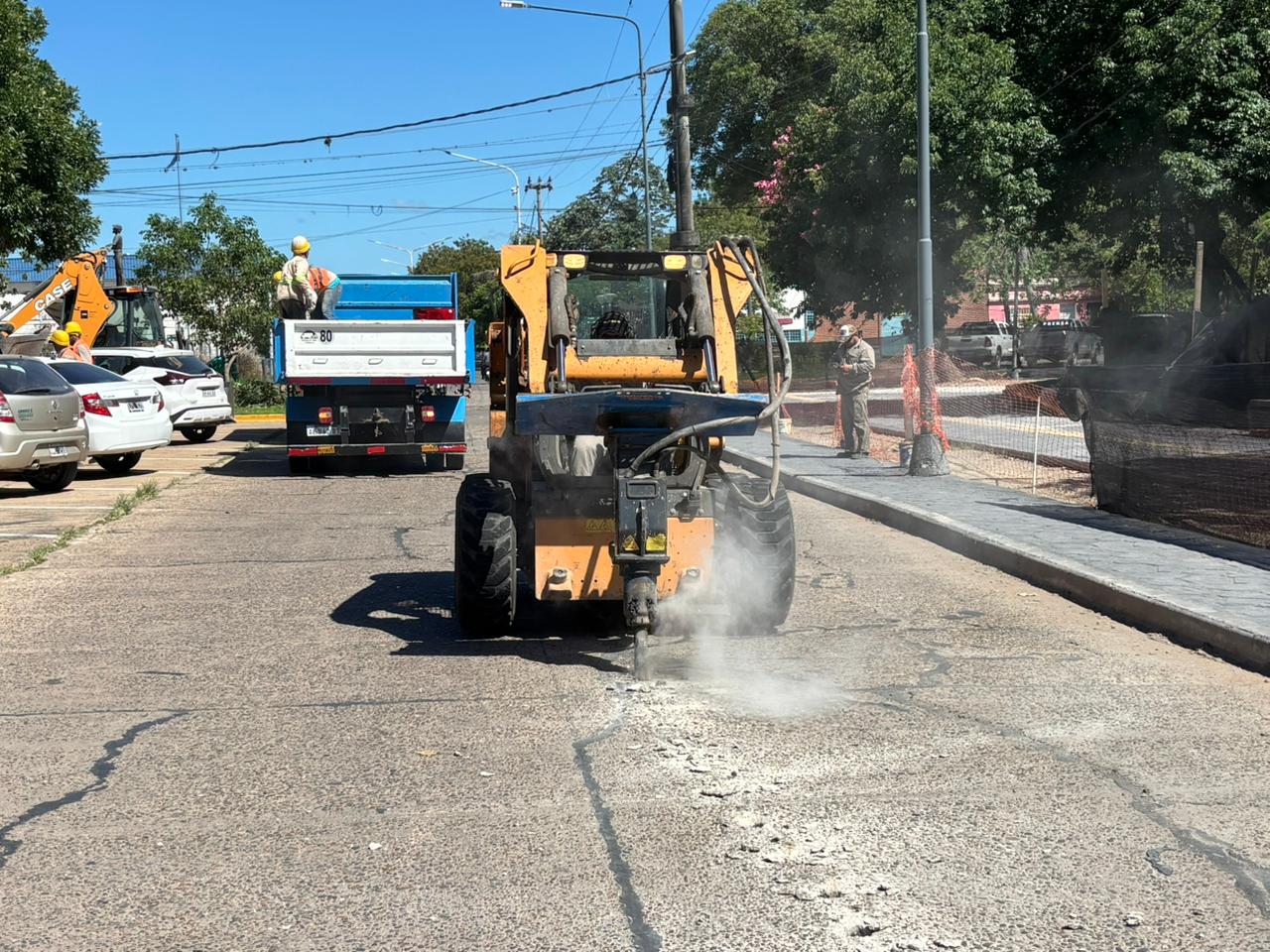 REPARACIÓN VIAL Y REPAVIMENTACIÓN: CONTINÚAN LOS TRABAJOS EN AV. SOBERANÍA NACIONAL Y EN EL PARQUE 2 DE FEBRERO