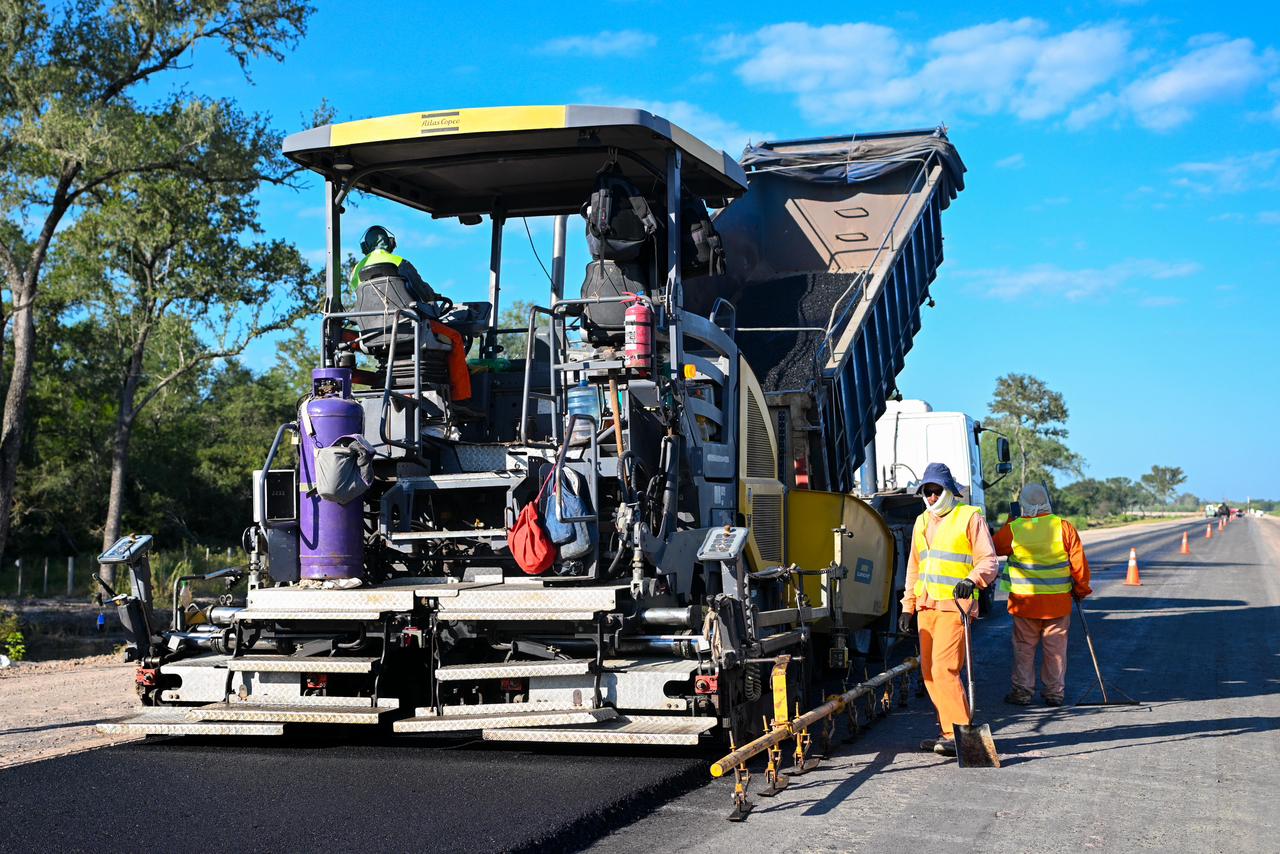 AVANZA LA PAVIMENTACIÓN DE LA RUTA PROVINCIAL N° 13 ENTRE COTE LAI Y CHARADAI