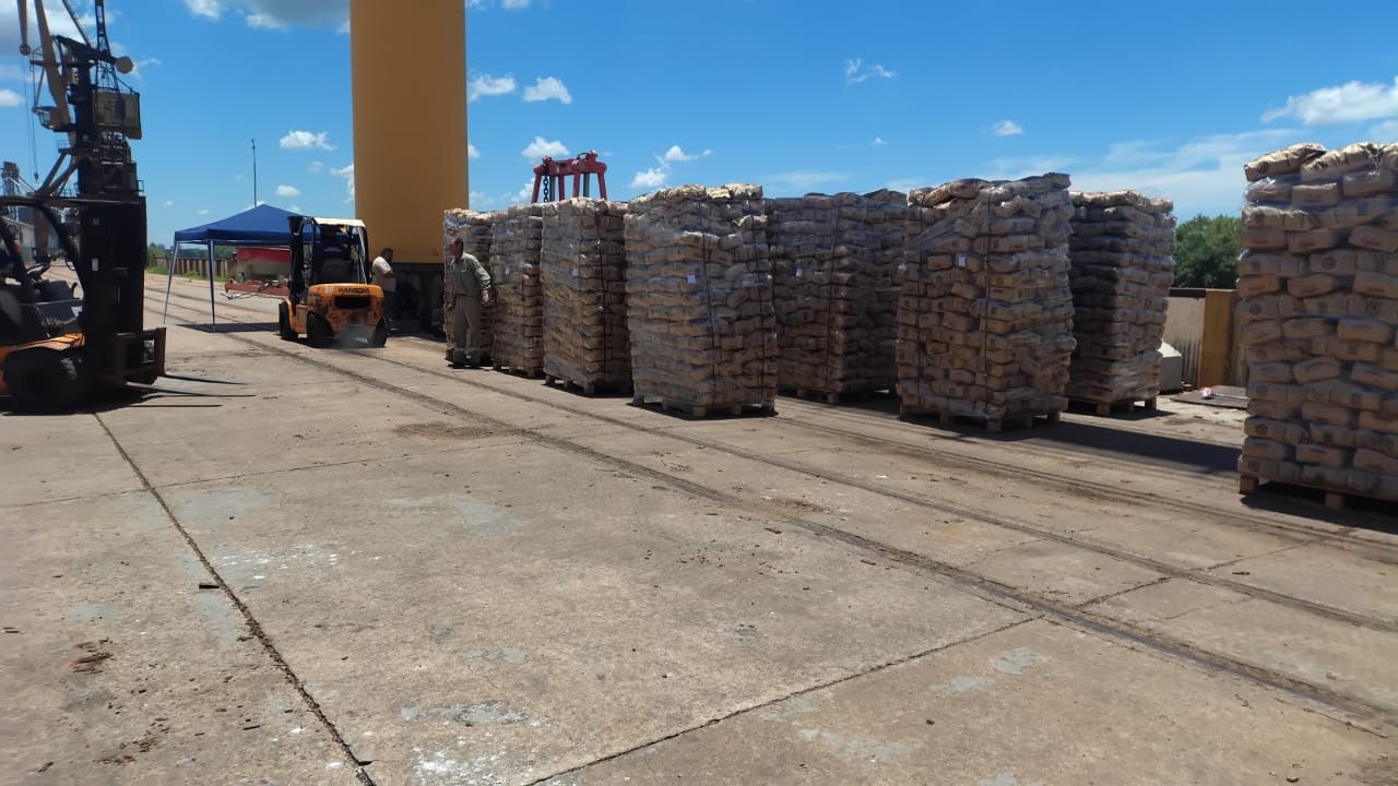 EL PUERTO DE BARRANQUERAS CONCRETÓ UNA NUEVA EXPORTACIÓN DE CARBÓN VEGETAL A BRASIL