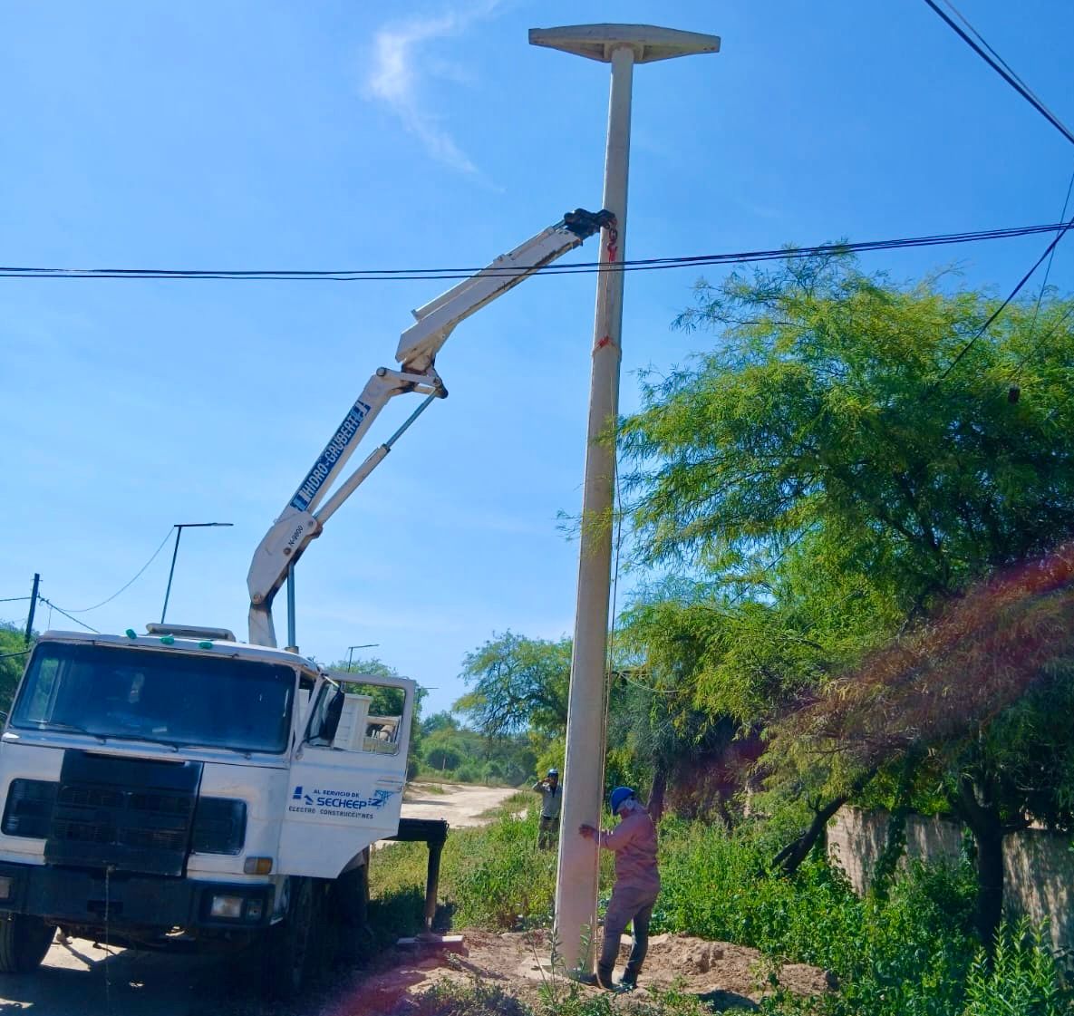MISIÓN NUEVA POMPEYA: AVANZA LA EXTENSIÓN DE LA RED ELÉCTRICA EN EL BARRIO CACIQUE FRANCISCO SUPAZ