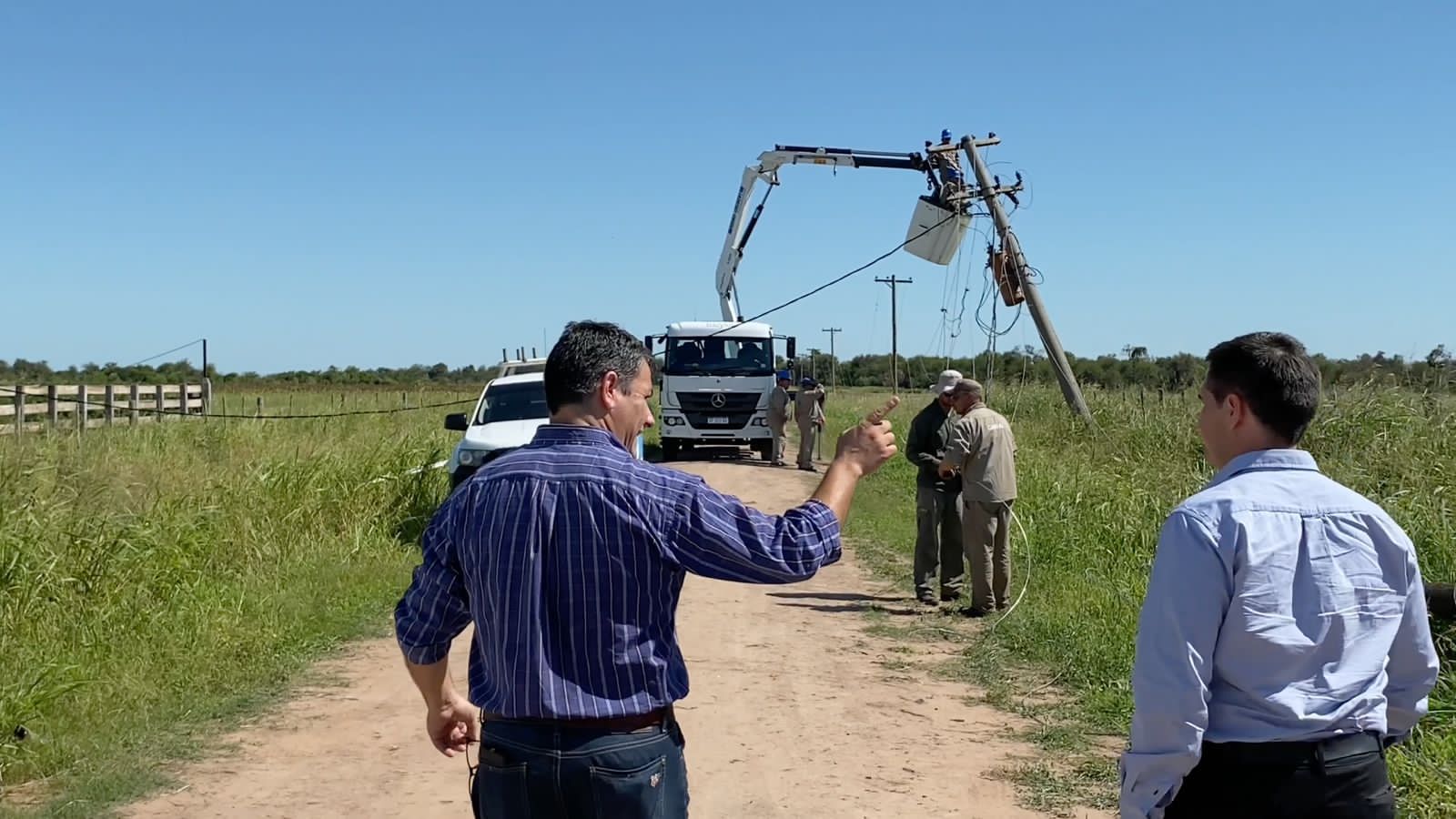 EL GOBIERNO TRABAJA EN LA RESTITUCIÓN DE LA ENERGÍA ELÉCTRICA EN LA ZONA RURAL DE PAMPA DEL INFIERNO