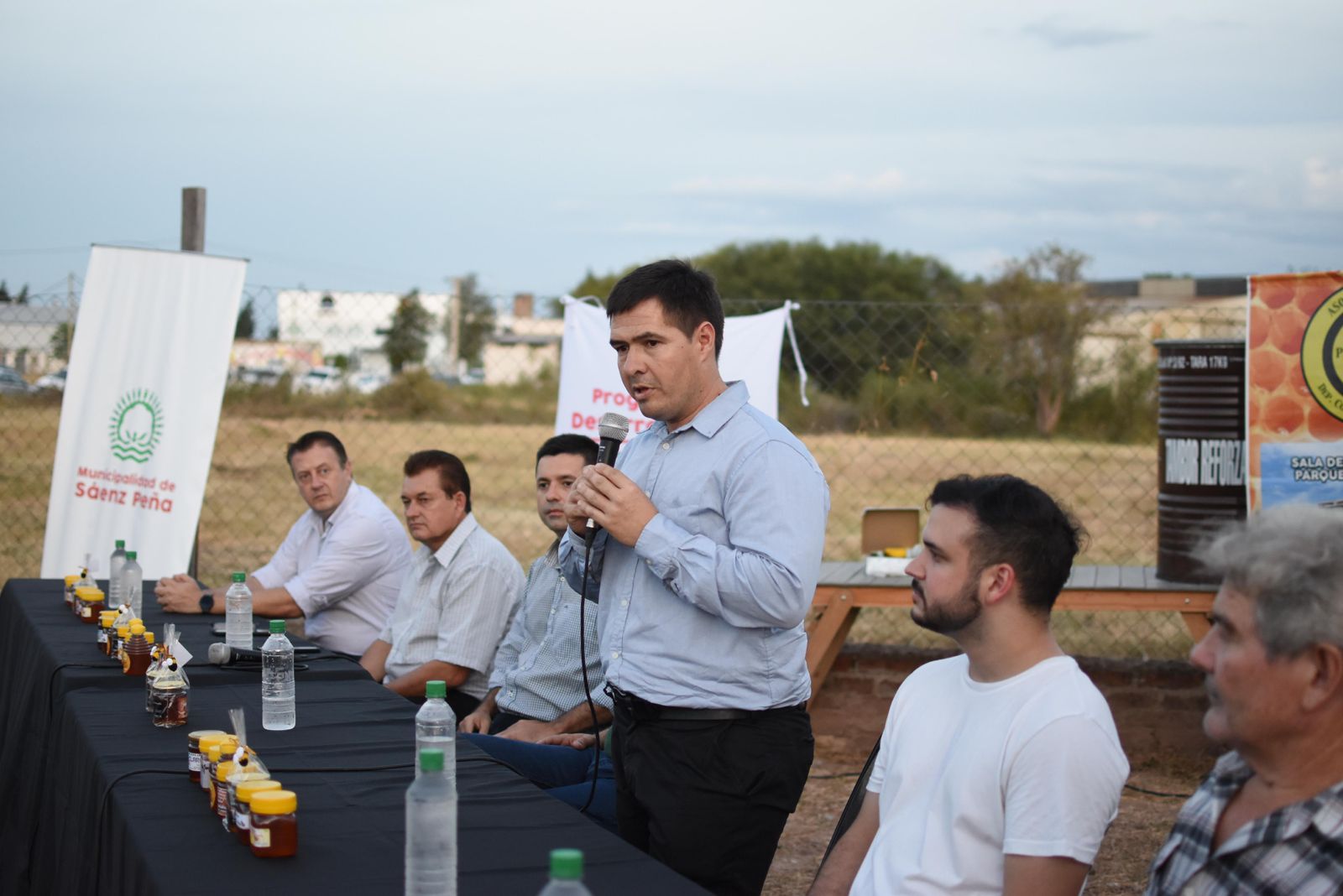 EL GOBERNADOR ENTREGÓ EQUIPAMIENTOS PARA APICULTORES EN SAENZ PEÑA