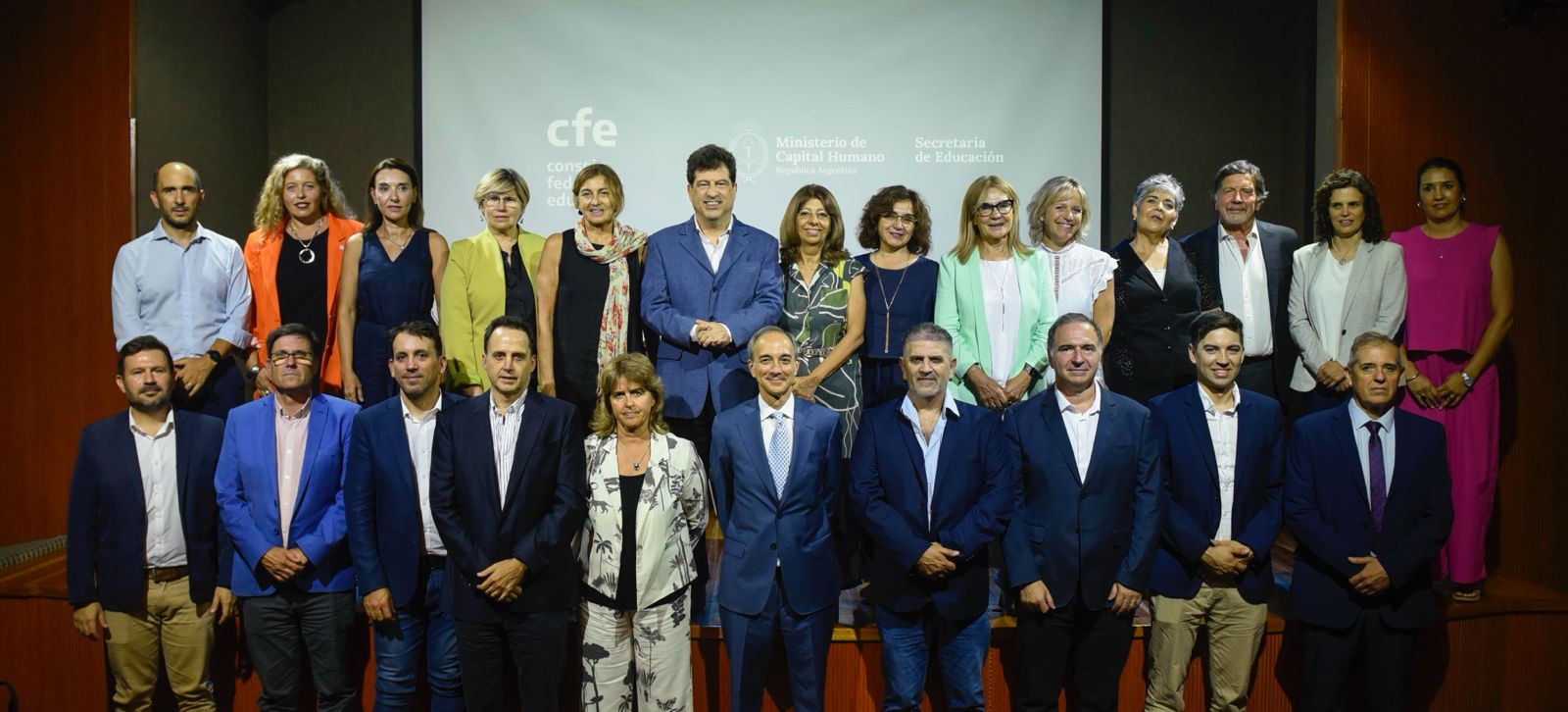 CONSEJO FEDERAL DE EDUCACIÓN: FIRMA DE COMPROMISO PARA UN PLAN FEDERAL DE ALFABETIZACIÓN