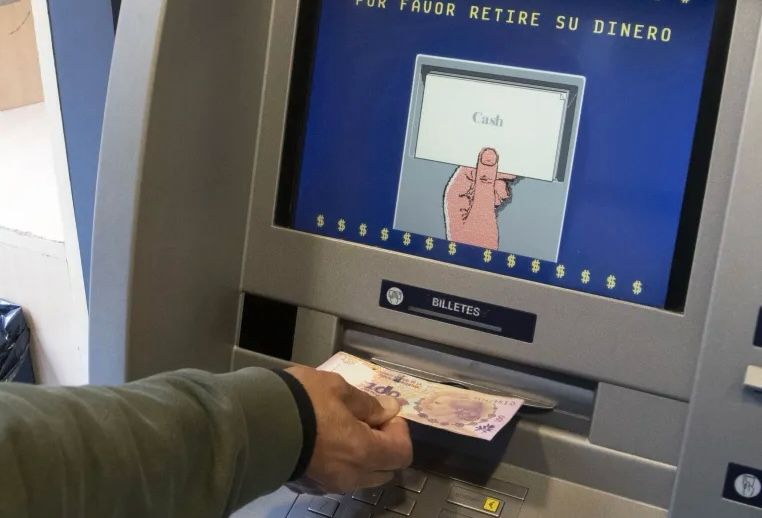 EL GOBERNADOR ANUNCIÓ EL PAGO DE LA AYUDA ESCOLAR CON UN AUMENTO DEL 150% 