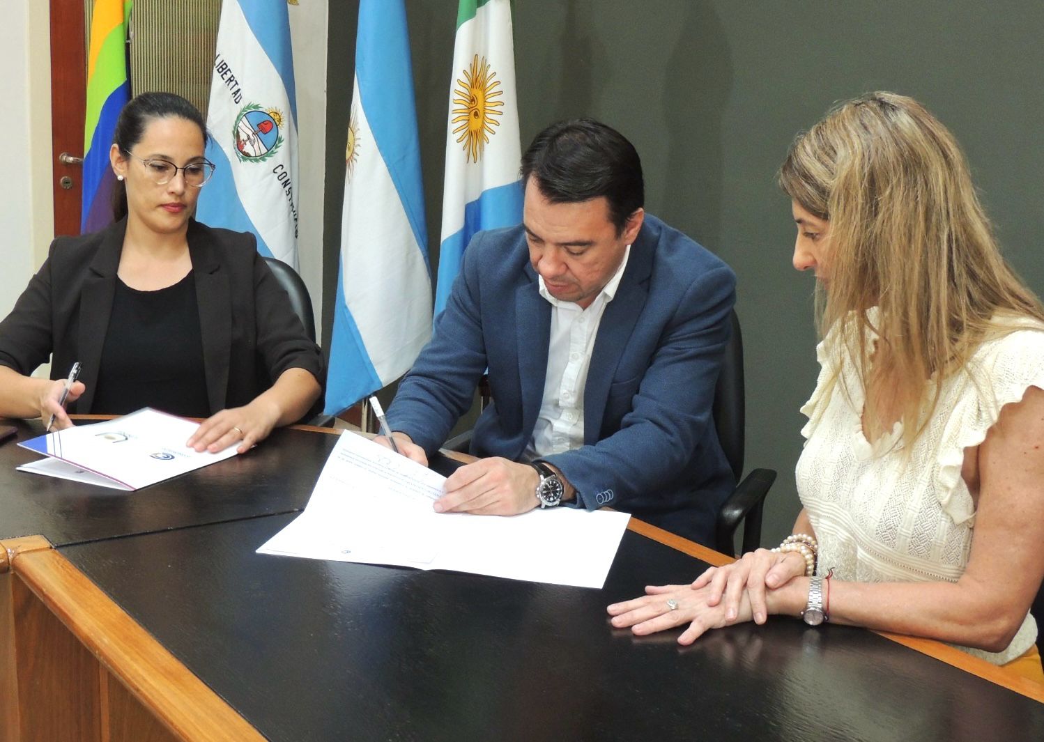 SE FIRMÓ UN ACUERDO DE COOPERACIÓN, ENTRE LA SECRETARÍA DE ASUNTOS ESTRATÉGICOS Y LA FACULTAD DE CIENCIAS ECONÓMICAS DE LA UNNE