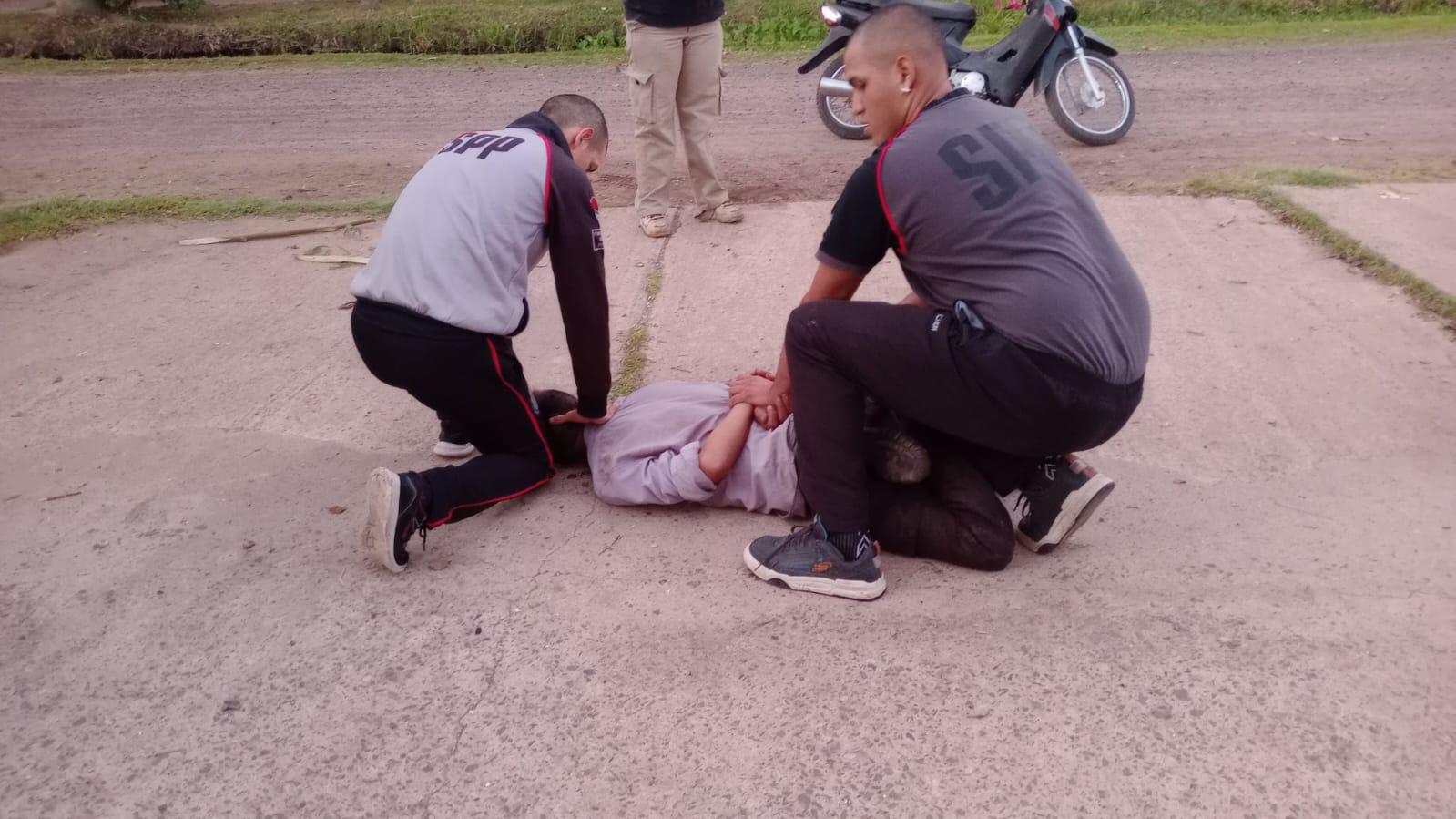 ESTUDIANTES DEL SERVICIO PENITENCIARIO PROVINCIAL DETIENEN A UN HOMBRE POR ROBO DE MOTOCICLETA EN BARRANQUERAS