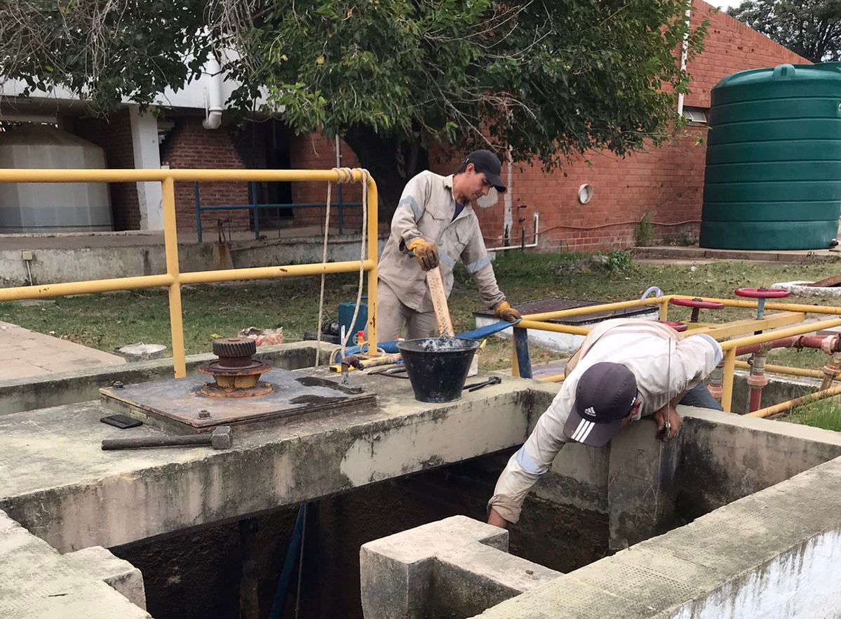 TRABAJOS EN EL PRIMER ACUEDUCTO DEL INTERIOR PARA GARANTIZAR EL ABASTECIMIENTO DE AGUA