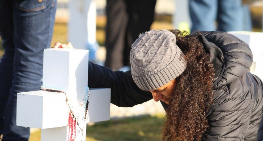 ANA CONOCIÓ LA TUMBA DE SU HERMANO EL HÉROE VILLANGELENSE JUAN CARLOS MONZÓN