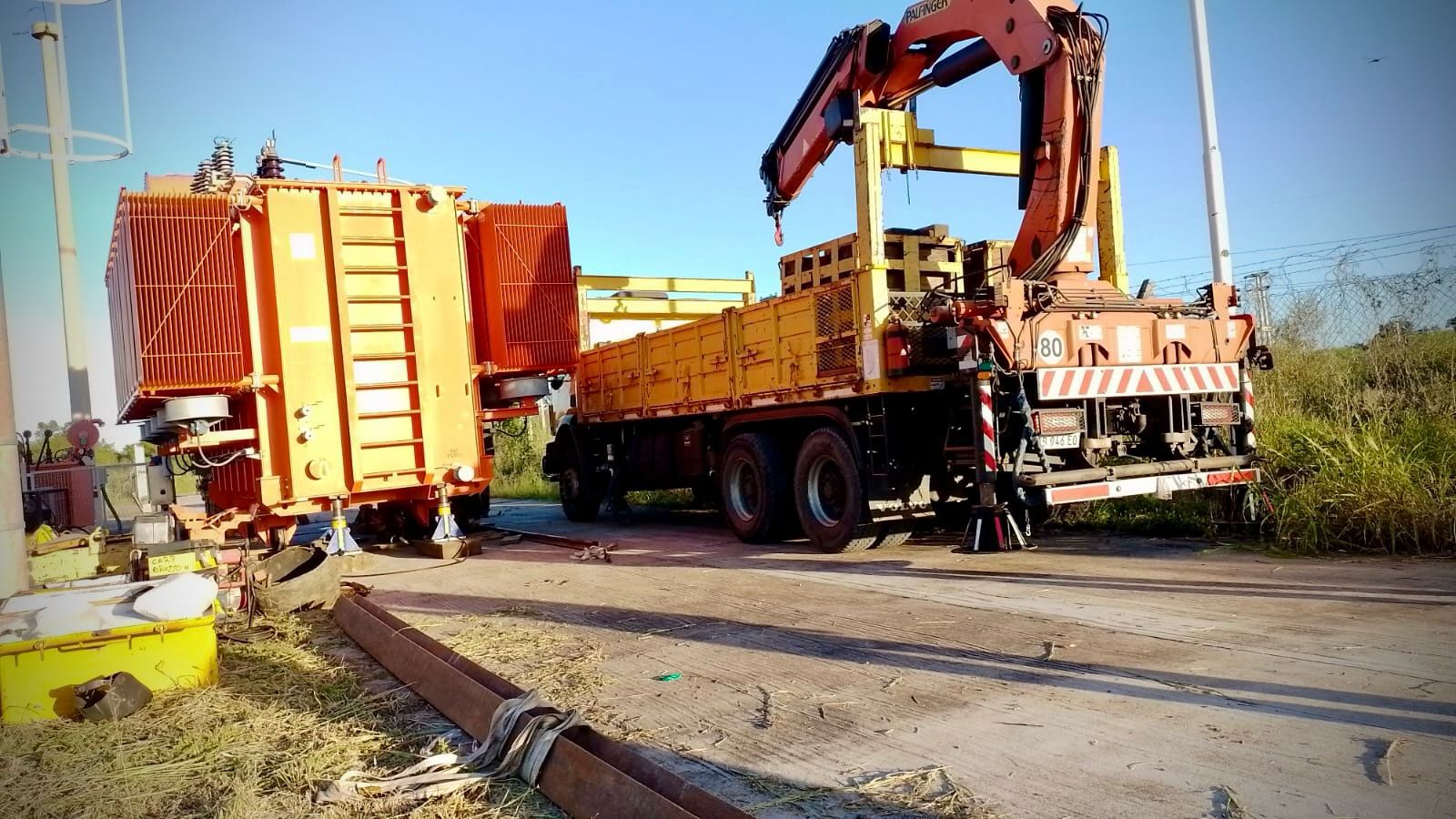 OPERATIVO DE REEMPLAZO DE TRANSFORMADOR EN QUITILIPI: SERVICIO ELÉCTRICO GARANTIZADO