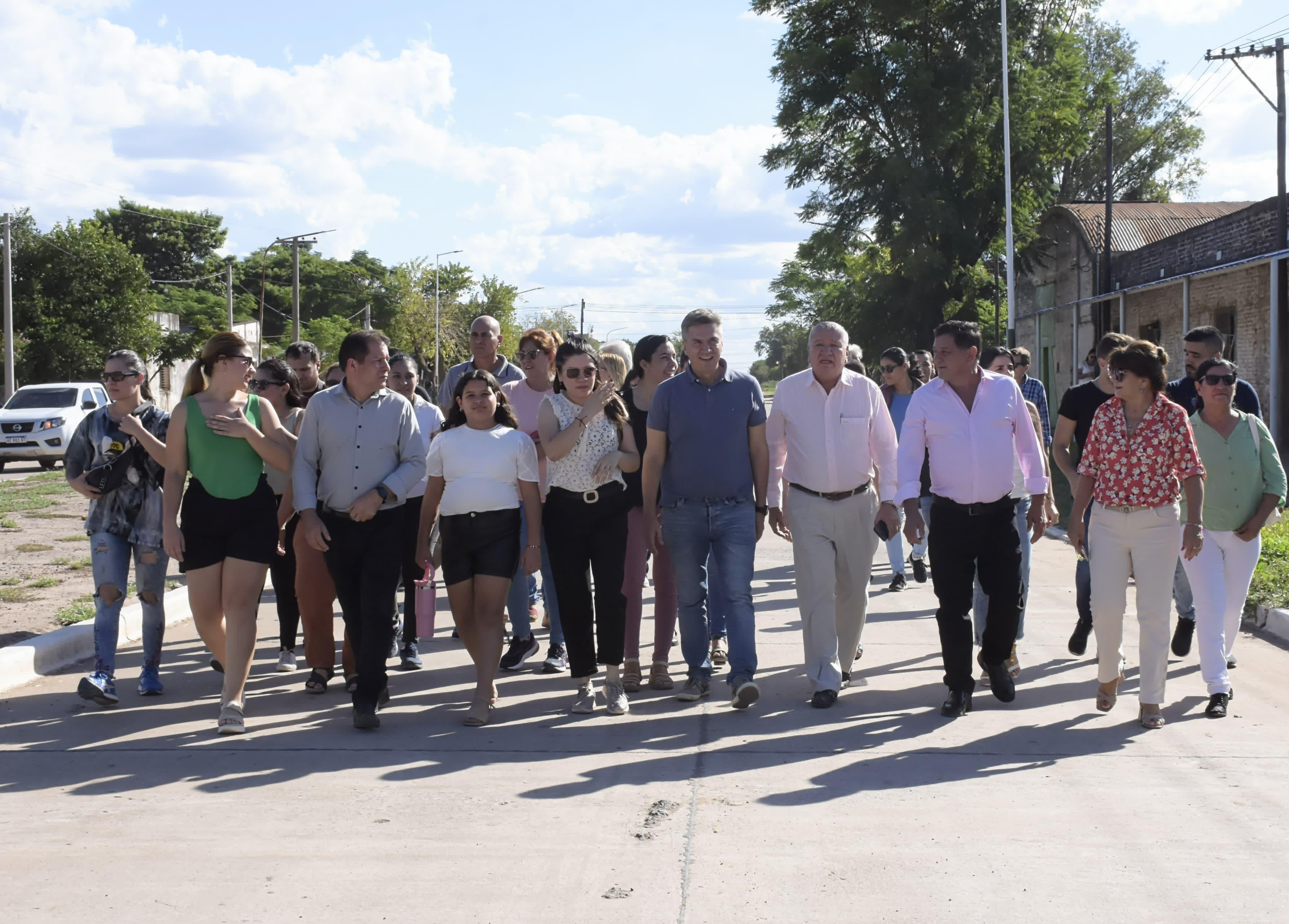 ZDERO EN LAGUNA LIMPIA: INAUGURÓ OBRAS EN EL POLIDEPORTIVO MUNICIPAL Y LA ESCULTURA DE LA MUJER