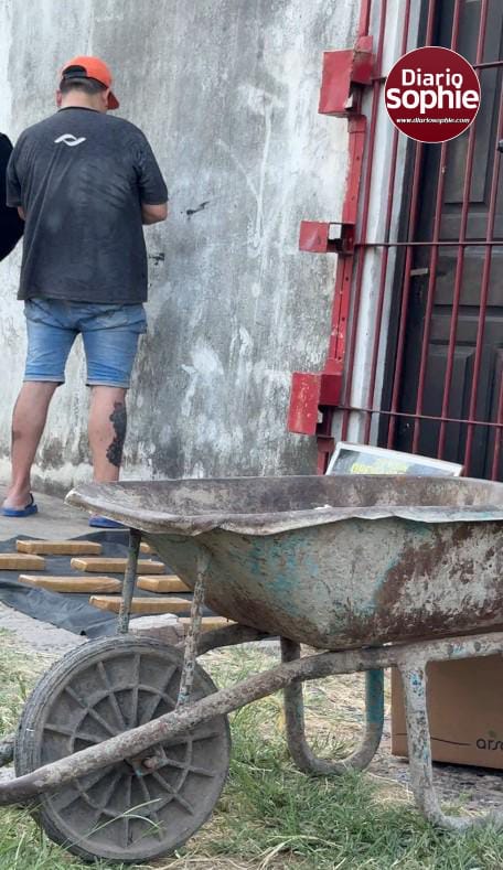CON 15 PANES DE MARIHUANA INTENTÓ ESCAPAR, PERO LOS EFECTIVOS DE ANTINARCÓTICOS LO ATRAPARON