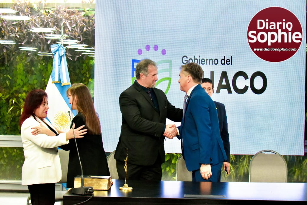 EL GOBERNADOR ZDERO TOMÓ JURAMENTO AL NUEVO DEFENSOR DEL PUEBLO SERGIO LENCOVICH