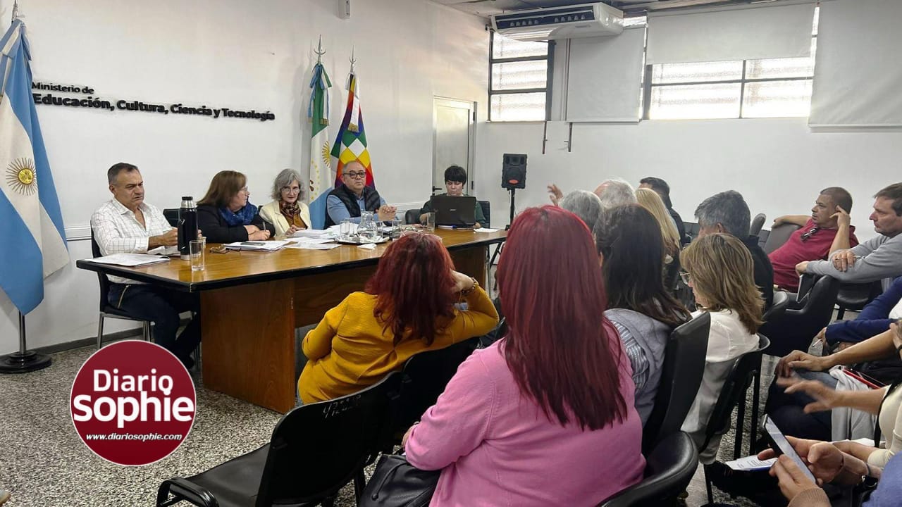 PLAN DE ESTABILIDAD LABORAL  DOCENTE: EN CUMPLIMIENTO DE LA LEY Nº 3896-E EDUCACIÓN COMENZÓ CON LA TITULARIZACIÓN DE CARGOS EN NIVEL SUPERIOR