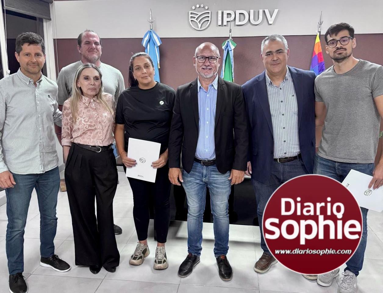 ÁREA METROPOLITANA: EL IPDUV ENTREGÓ CRÉDITOS DE “CHACO A LA OBRA”