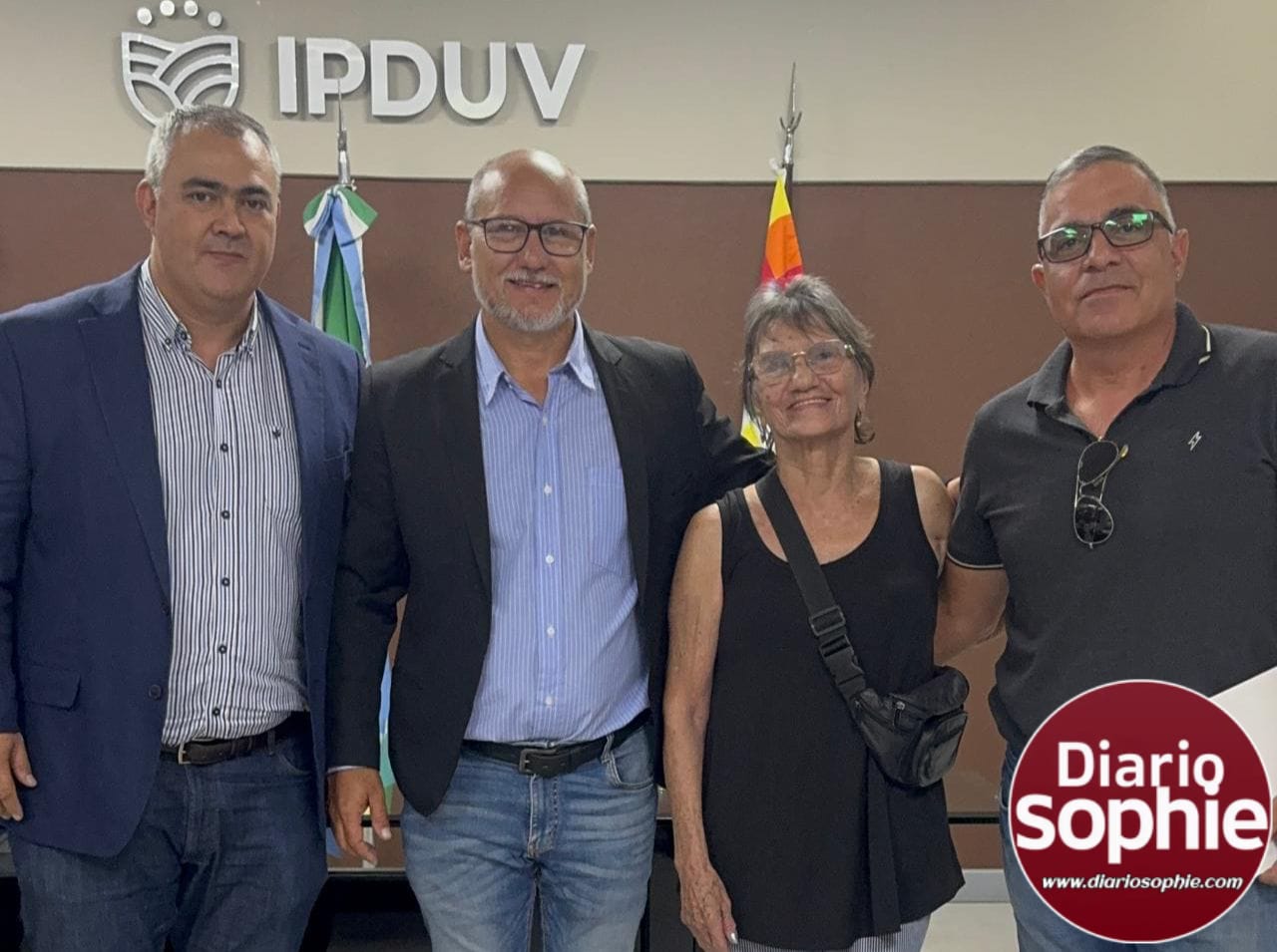 CHACO A LA OBRA: LA FELICIDAD DE LOS PRIMEROS VECINOS EN RECIBIR EL CRÉDITO DEL IPDUV