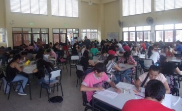 Masiva Asistencia al Examen de Ingreso en Fuerte Esperanza