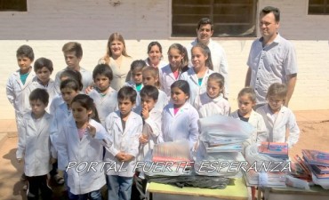 Entrega de útiles en la EEP N° 890 y Visita de la Biblioteca Publica Juana Azurduy