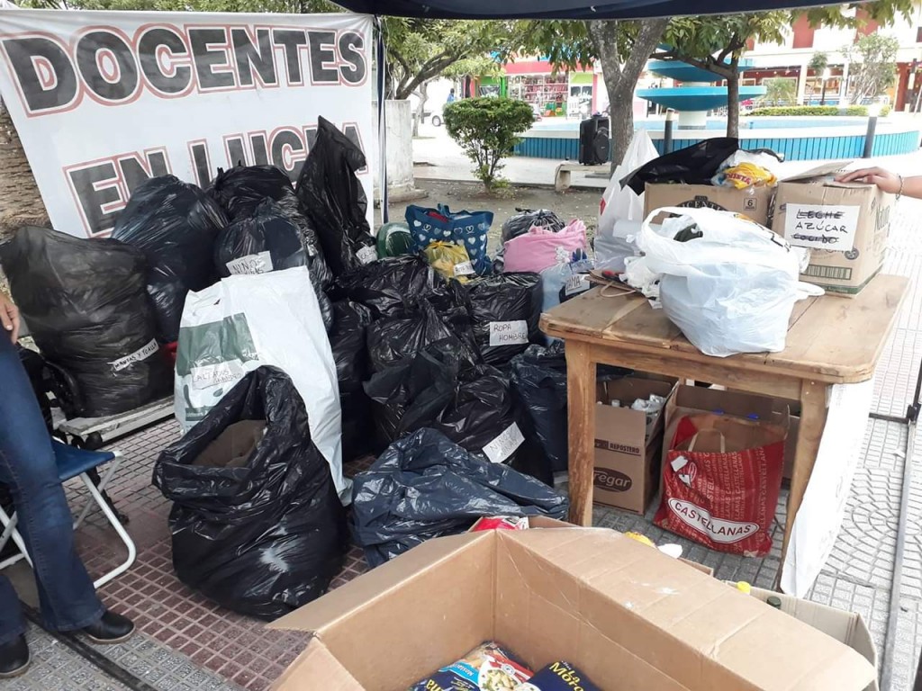 Docentes Juntan Ropa para Chaqueños que Padecen la Emergencia | Por Luciano Sclippa