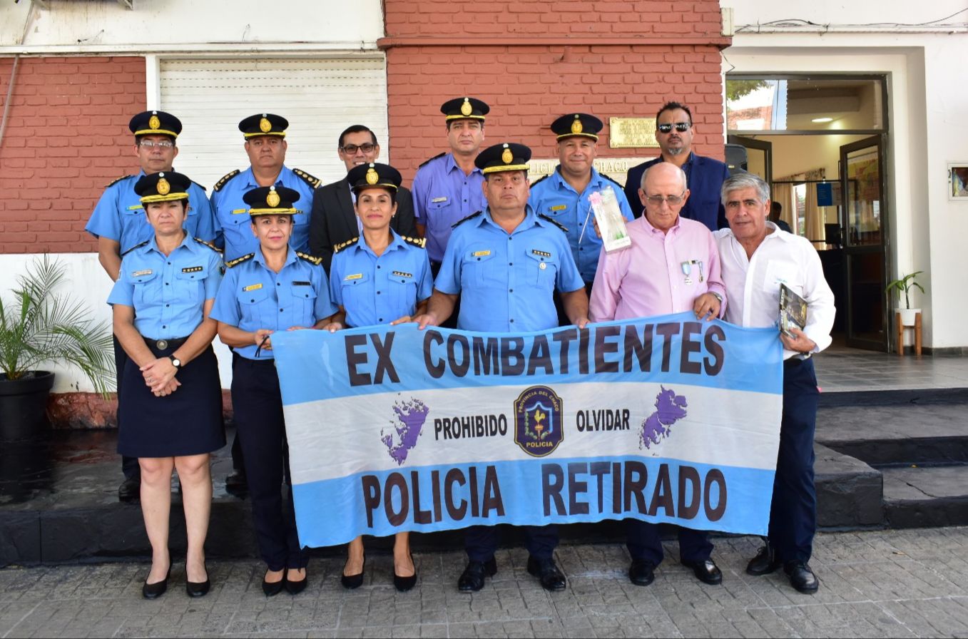 LA POLICÍA DEL CHACO RINDIÓ HOMENAJE A LOS VETERANOS Y CAÍDOS EN  LA GUERRA DE MALVINAS