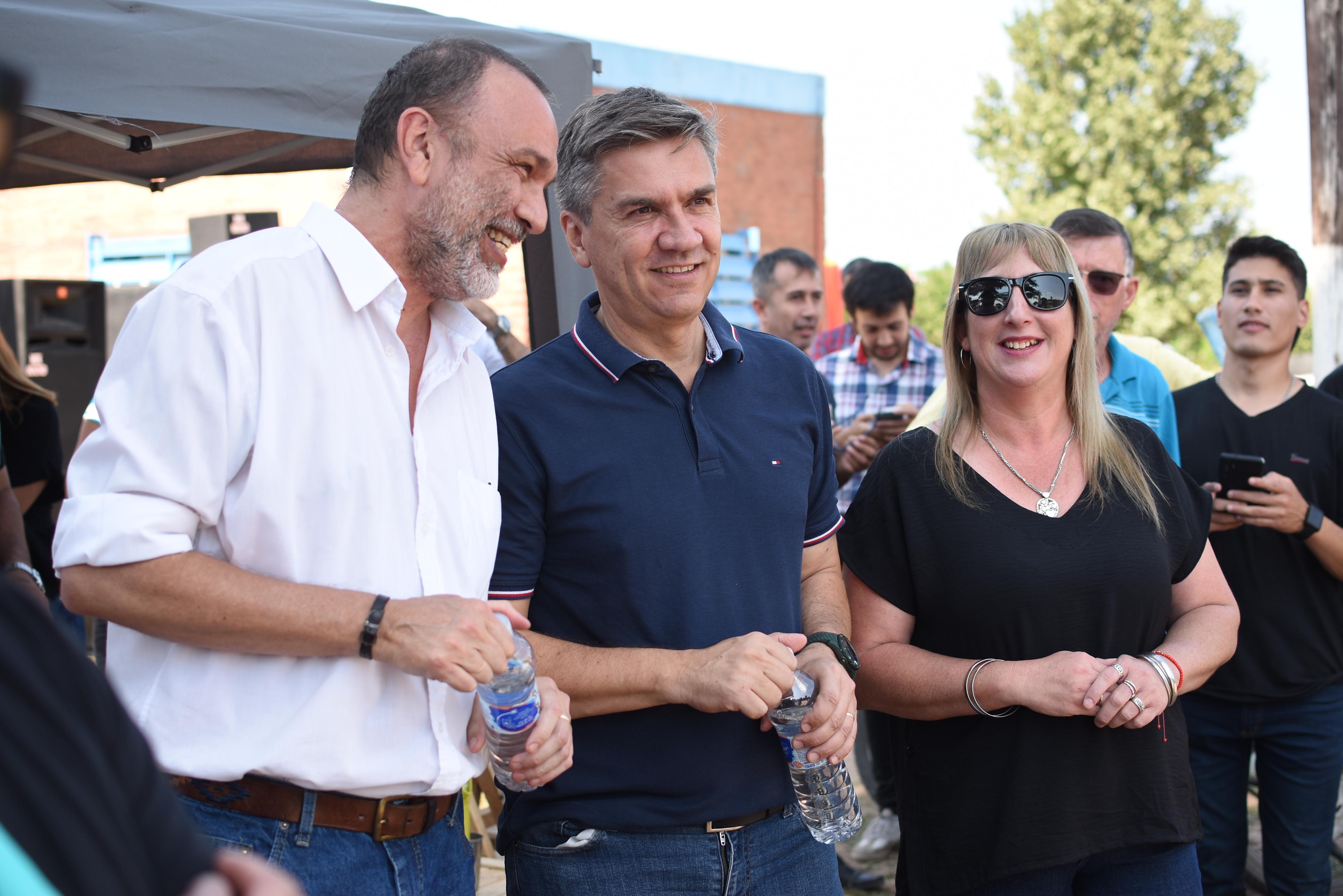 COLONIA POPULAR: EL GOBERNADOR ACOMPAÑÓ CAMPEONATO DE FÚTBOL REGIONAL MIXTO
