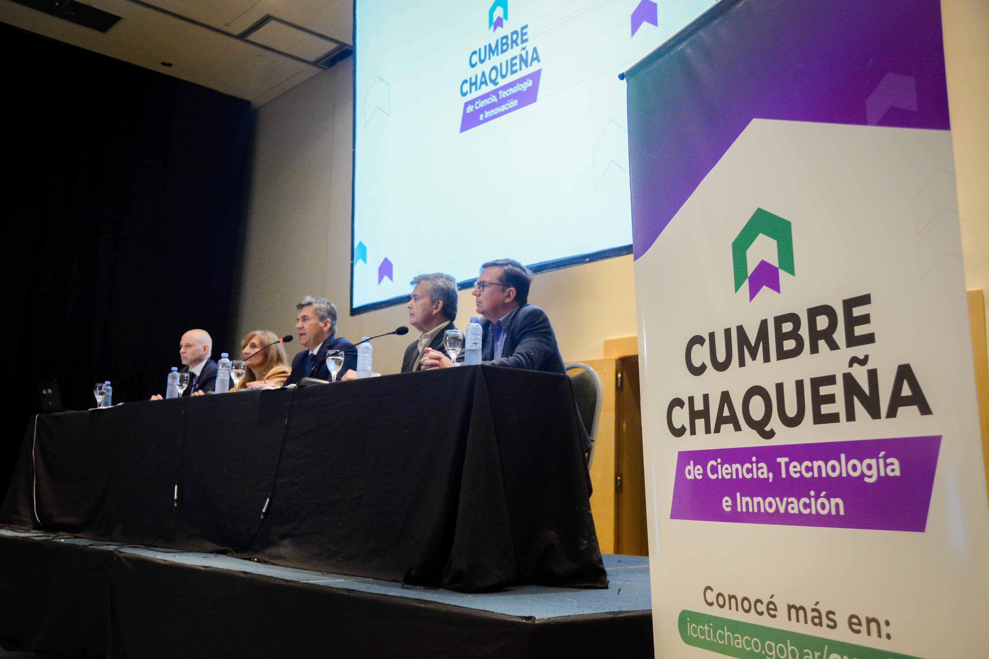 EL GOBERNADOR ZDERO ENCABEZÓ EL CIERRE DE LA CUMBRE CHAQUEÑA DE CIENCIA, TECNOLOGÍA E INNOVACIÓN