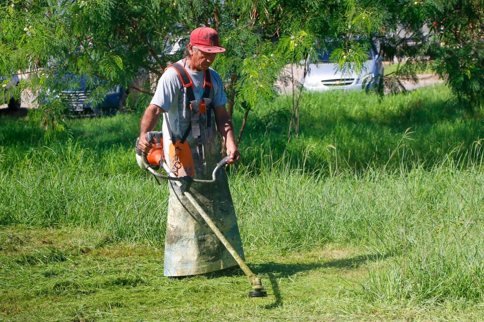 TRABAJO ARTICULADO: PROVINCIA Y MUNICIPIO REALIZAN OPERATIVO DE LIMPIEZA EN EL ACCESO A RESISTENCIA