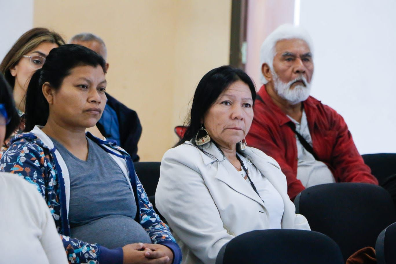 CON UN CONVERSATORIO ENCABEZADO POR ARTESANAS, EL GOBIERNO COMENZÓ LAS ACTIVIDADES DE LA SEMANA DE LOS PUEBLOS ORIGINARIOS