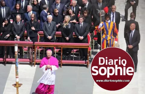 Milei despide al Papa Francisco en emotiva ceremonia en el Vaticano y se reúne con Giorgia Meloni.