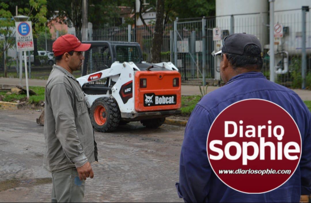 LOS TRABAJOS INICIARON ESTE MIÉRCOLES: SAMEEP CAMBIA CAÑERÍA DE AGUA POTABLE, BENEFICIANDO A DISTINTAS ÁREAS DEL HOSPITAL PERRANDO
