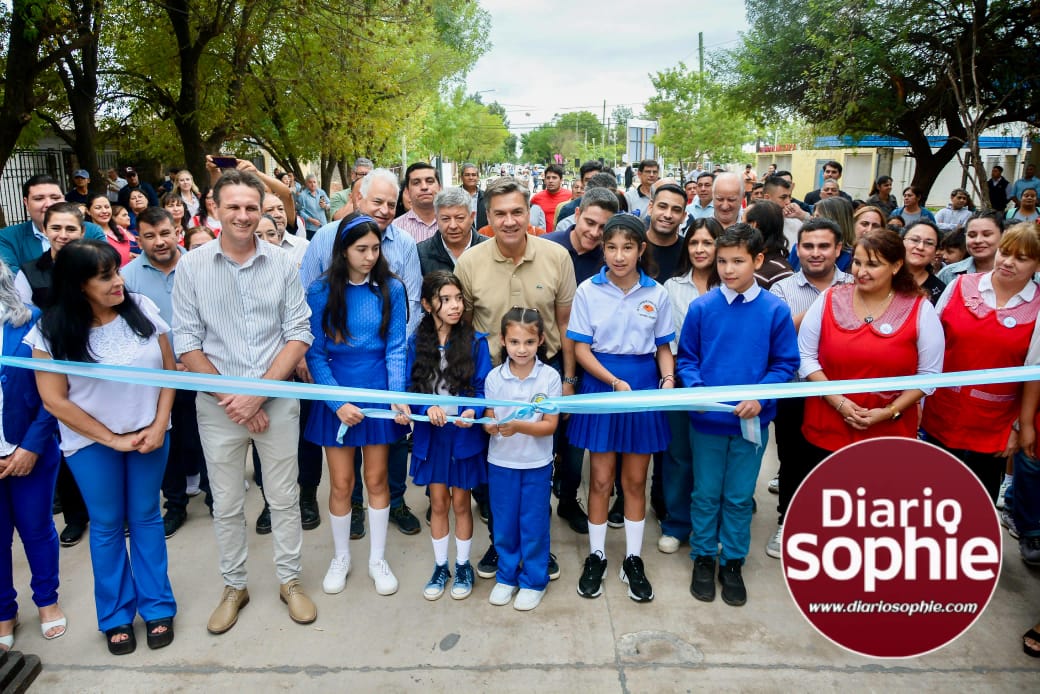FONTANA: EL GOBERNADOR ZDERO INAUGURÓ CUADRAS DE PAVIMENTO, ILUMINACIÓN Y ENTREGÓ TÍTULO DE PROPIEDAD A LA CAPILLA SAN ANTONIO”