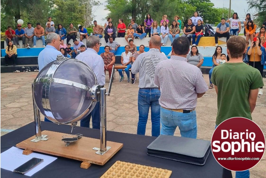 CHOROTIS: 20 FAMILIAS FUERON BENEFICIADAS EN EL SORTEO DE VIVIENDAS