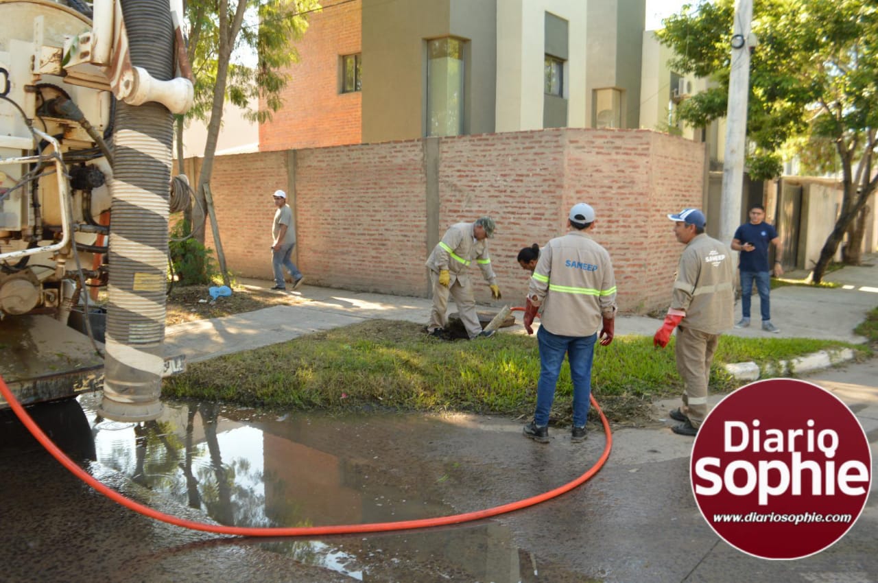 AMBIENTE SANO: SAMEEP REALIZÓ TAREAS DE LIMPIEZA Y MANTENIMIENTO DE CLOACAS EN EL BARRIO BORRINI DE RESISTENCIA