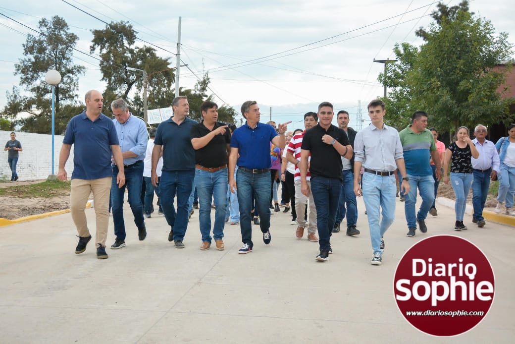 QUITILIPI: EL GOBERNADOR ZDERO INAUGURÓ NUEVAS CUADRAS DE PAVIMENTO