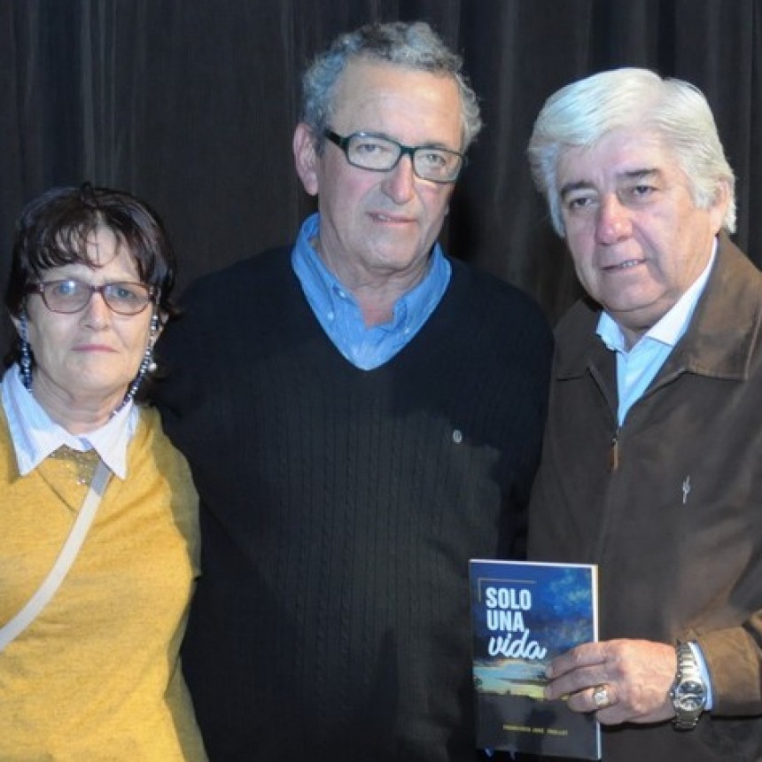 Se presentó en Pinedo el libro “SOLO UNA VIDA” de Francisco Trullet 