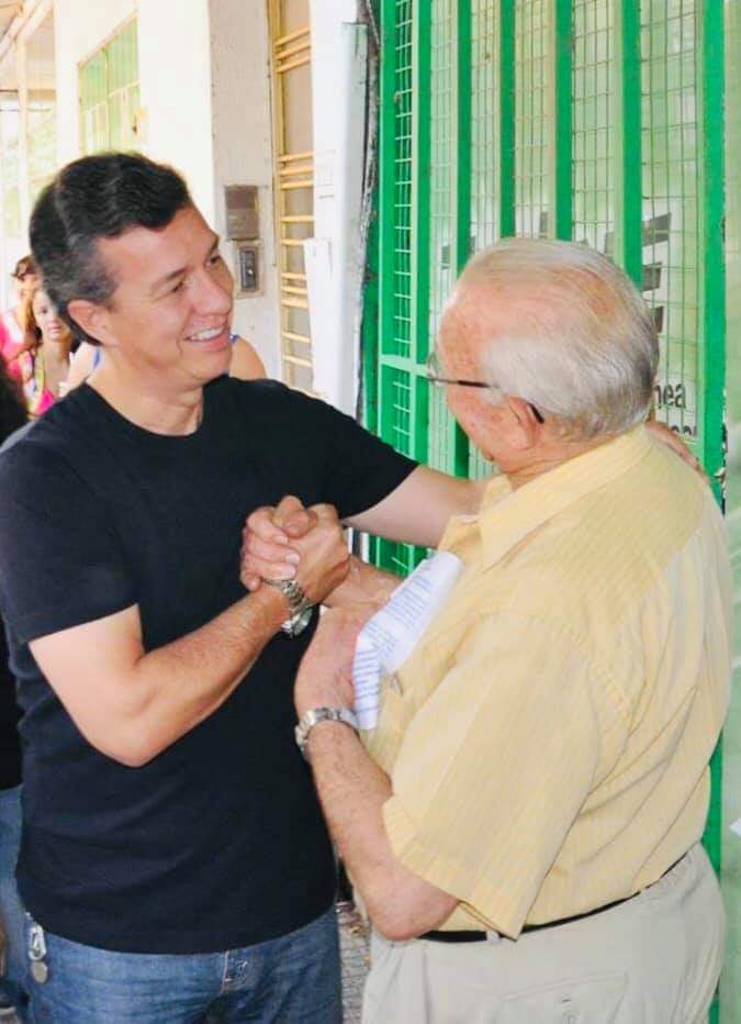 Aguilar pidió enviar a los policías a la casa, para él la gente -decidió terminar de facto la cuarentena- | Eduardo Aguilar