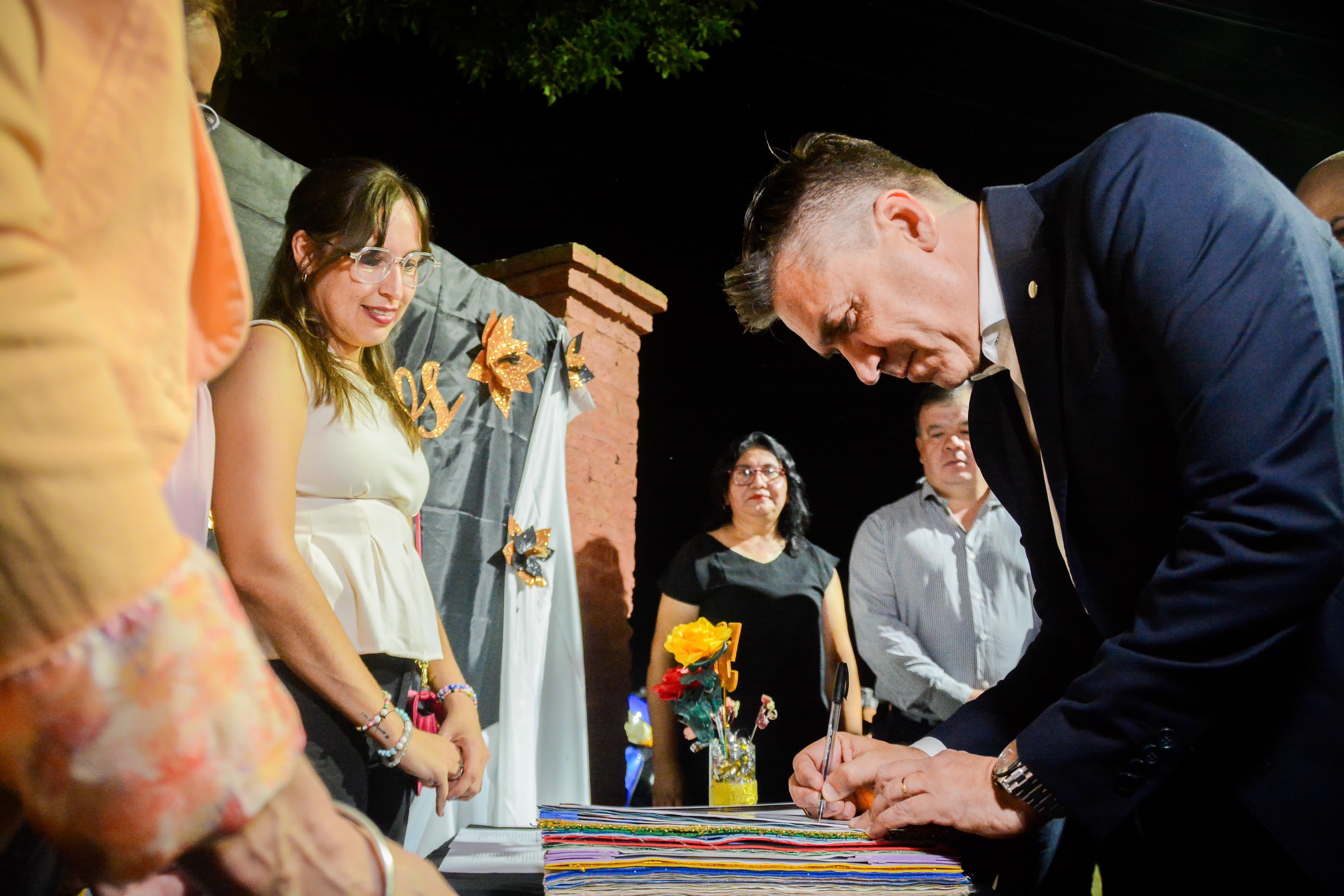 MAKALLÉ: EL GOBERNADOR ACOMPAÑÓ LAS BODAS DE ORO DE LA ESCUELA SECUNDARIA N° 81 “JUANA AZURDUY DE PADILLA”