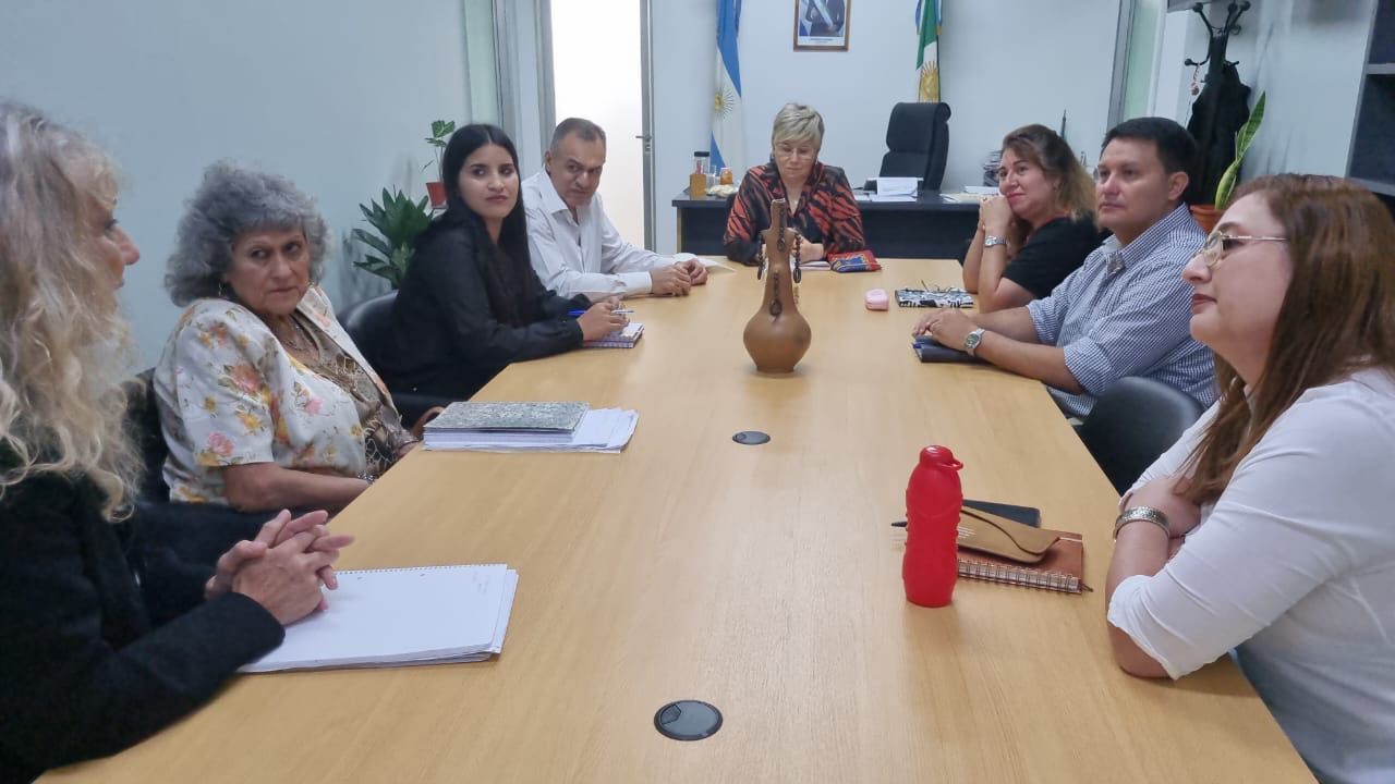 LA MINISTRA NAIDENOFF SE REUNIÓ CON  MIEMBROS OFICIALES DEL CONSEJO DE EDUCACIÓN