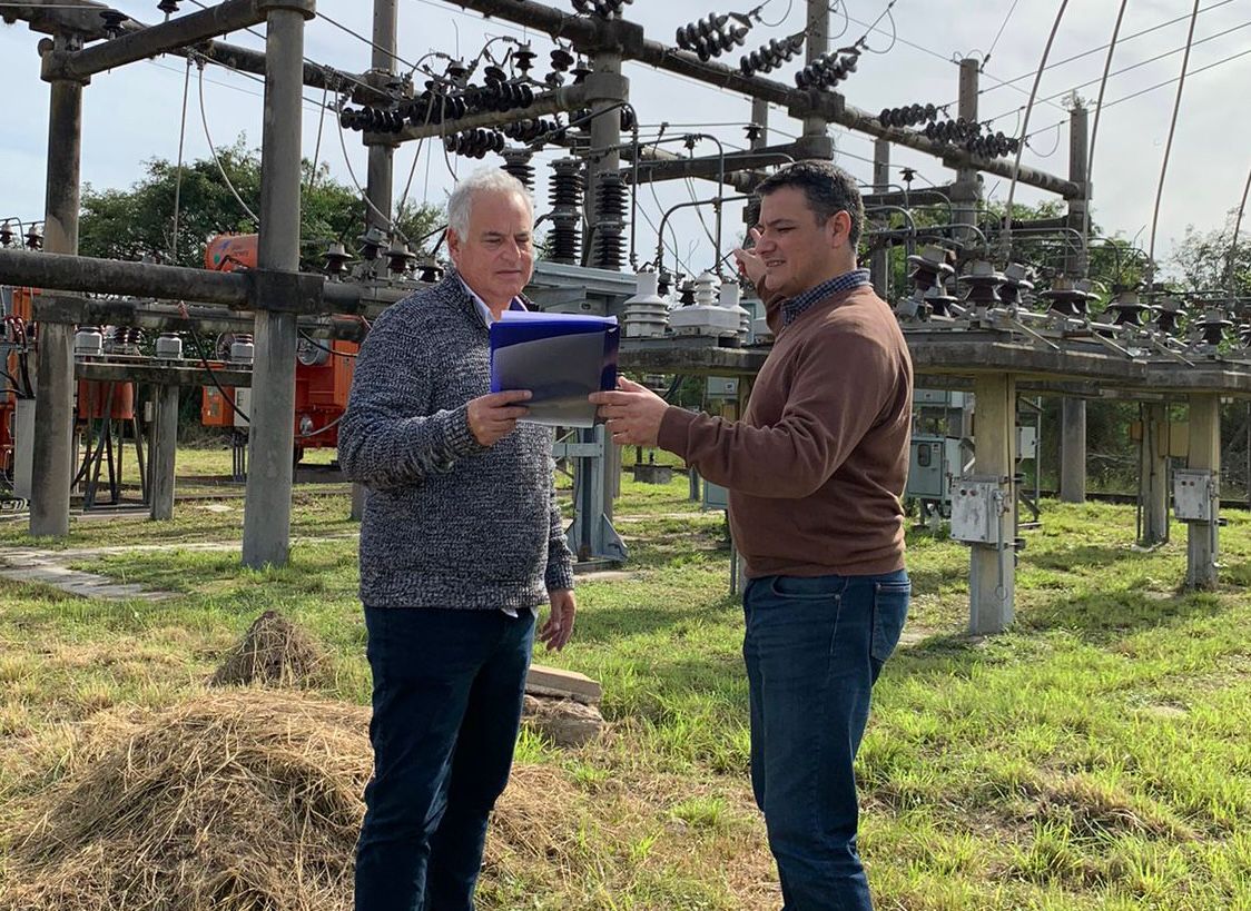 AVANZA EL MONTAJE DE LA LÍNEA DE MEDIA TENSIÓN PARA REPOTENCIAR EL SISTEMA  ELÉCTRICO EN PUERTO TIROL Y ZONAS ALEDAÑAS