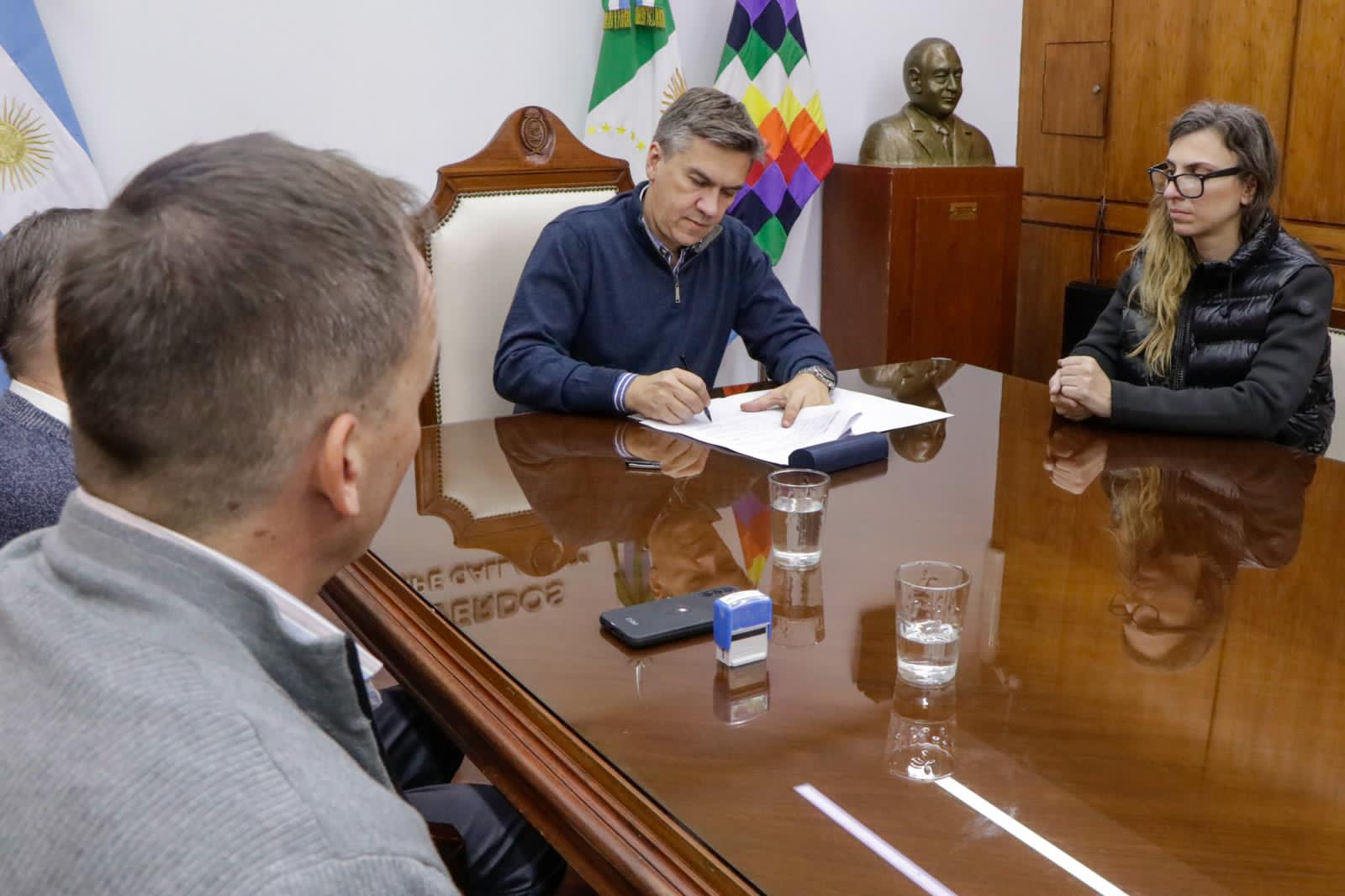 GOBIERNO FIRMÓ CONVENIOS CON FUNDECCH CONIN DE SÁENZ PEÑA Y DE BARRANQUERAS