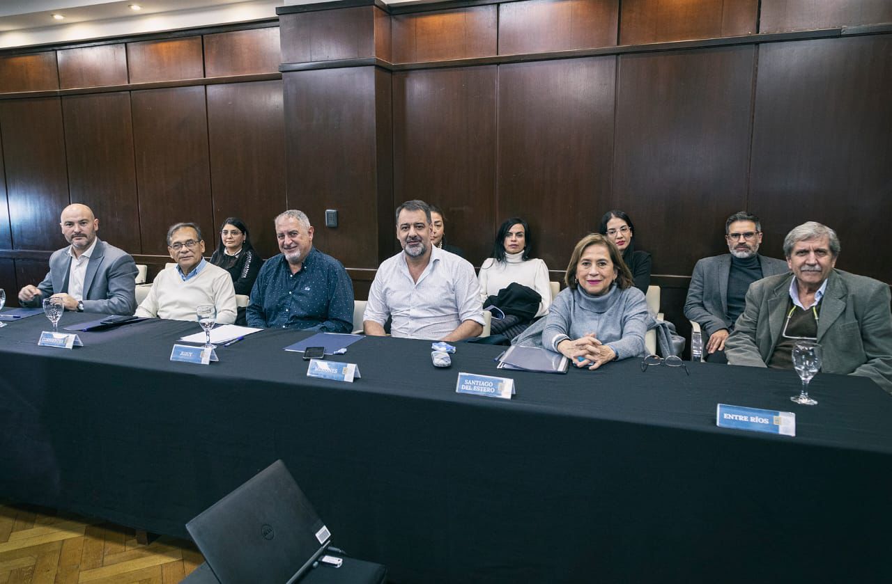 BS. AS: RUSSO SE REUNIÓ CON LOS MINISTROS DE SALUD DEL NEA Y EL NOA