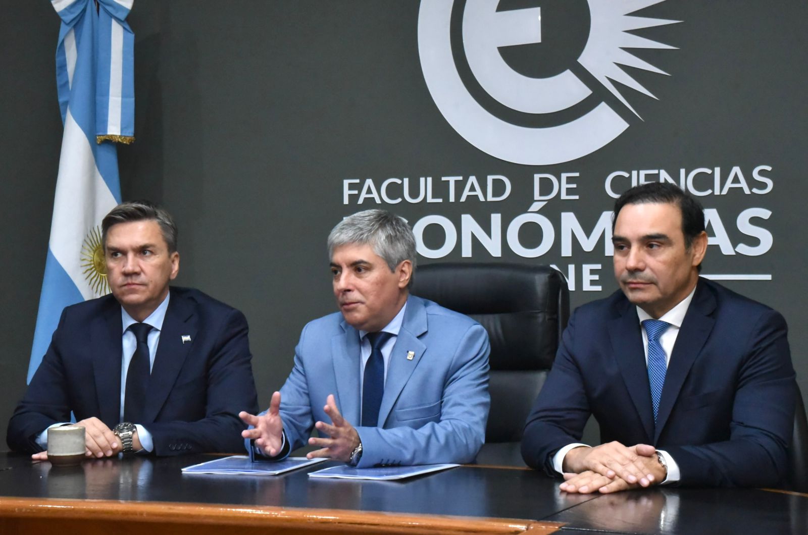 LOS GOBERNADORES ZDERO Y VALDÉS, JUNTO A LAS UNIVERSIDADES, EN LA PRESENTACIÓN DEL PROGRAMA “MUNIGESTIÓN”