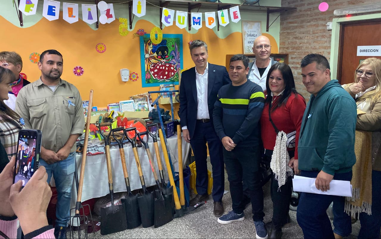 EL GOBERNADOR ENTREGÓ DIVERSOS ELEMENTOS Y EQUIPAMIENTOS PARA INSTITUCIONES EN LAS BREÑAS