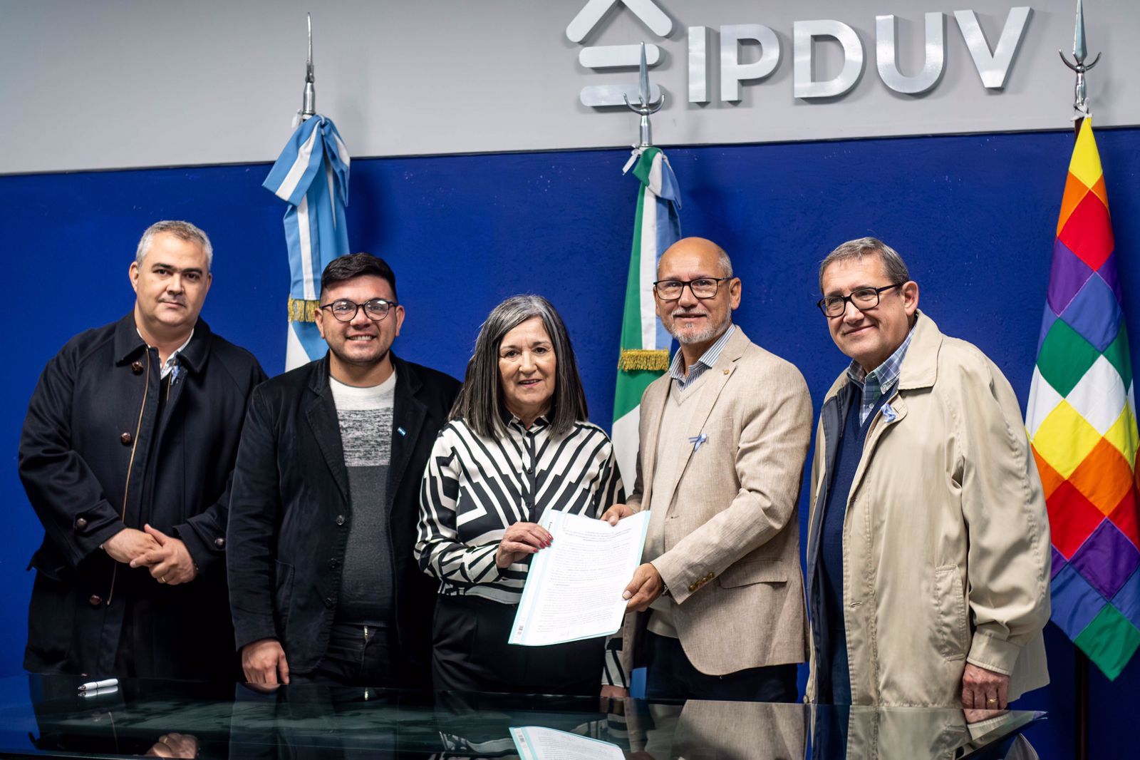 EL IPDUV Y EDUCACIÓN FIRMARON CONVENIO PARA EMBELLECER LA RESIDENCIA ESTUDIANTIL Nº 1