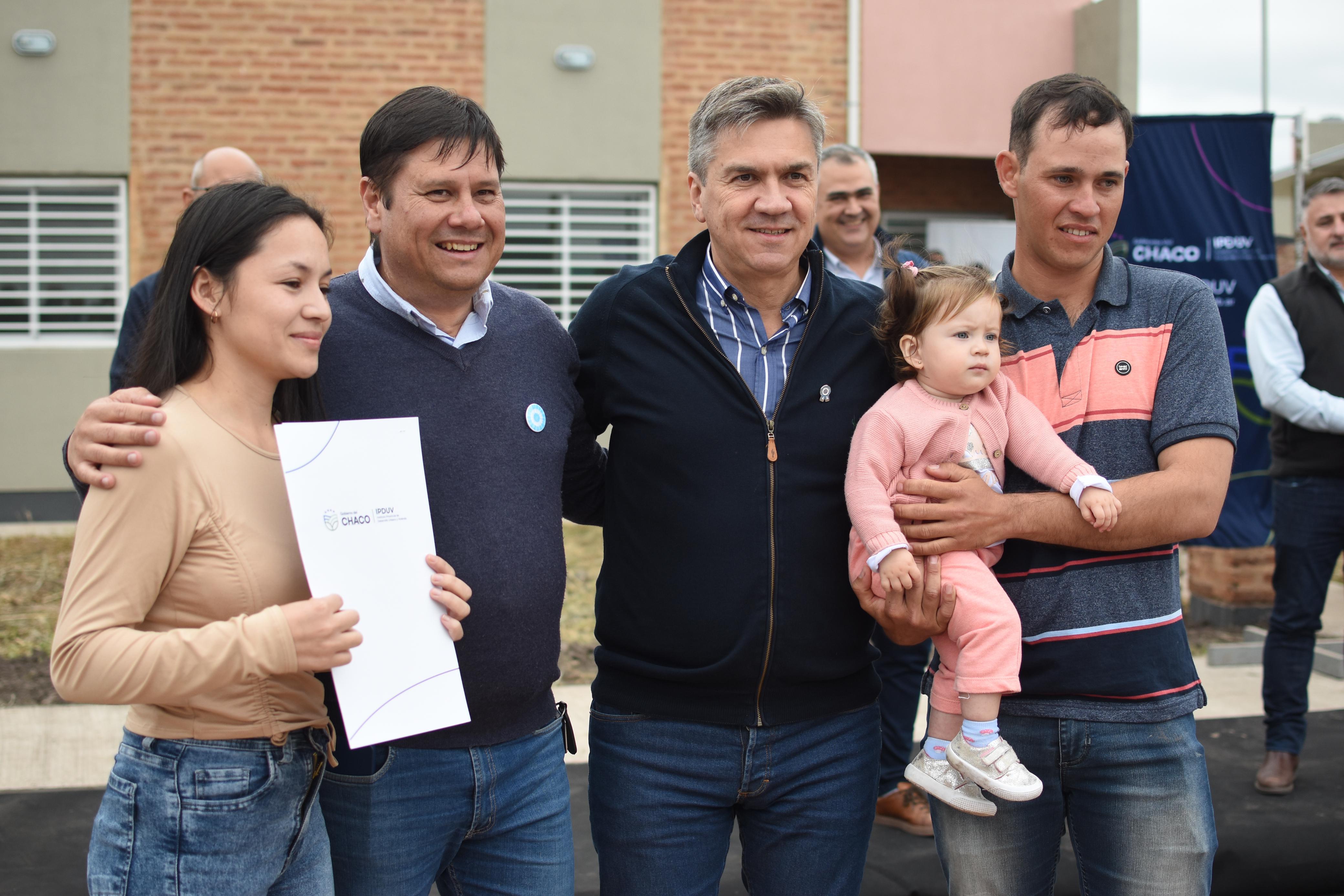 58° ANIVERSARIO DE “EL PALMAR”: ZDERO ENTREGÓ 30 VIVIENDAS Y 15 TÍTULOS DE PROPIEDAD