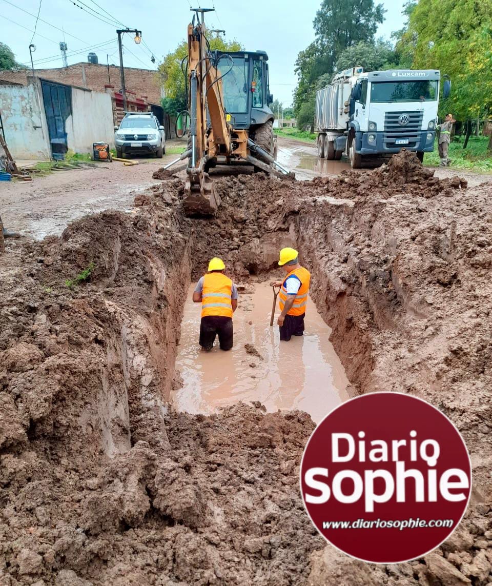 SÁENZ PEÑA: SAMEEP REPARÓ CAÑO MAESTRO Y SE RESTABLECE EL SERVICIO EN EL BARRIO TIRO FEDERAL