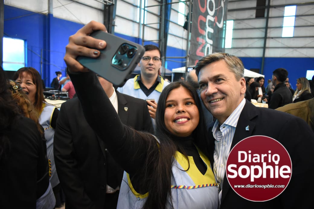 EL GOBERNADOR ZDERO ACOMPAÑÓ EL ACTO POR EL 115° ANIVERSARIO DE VILLA ÁNGELA